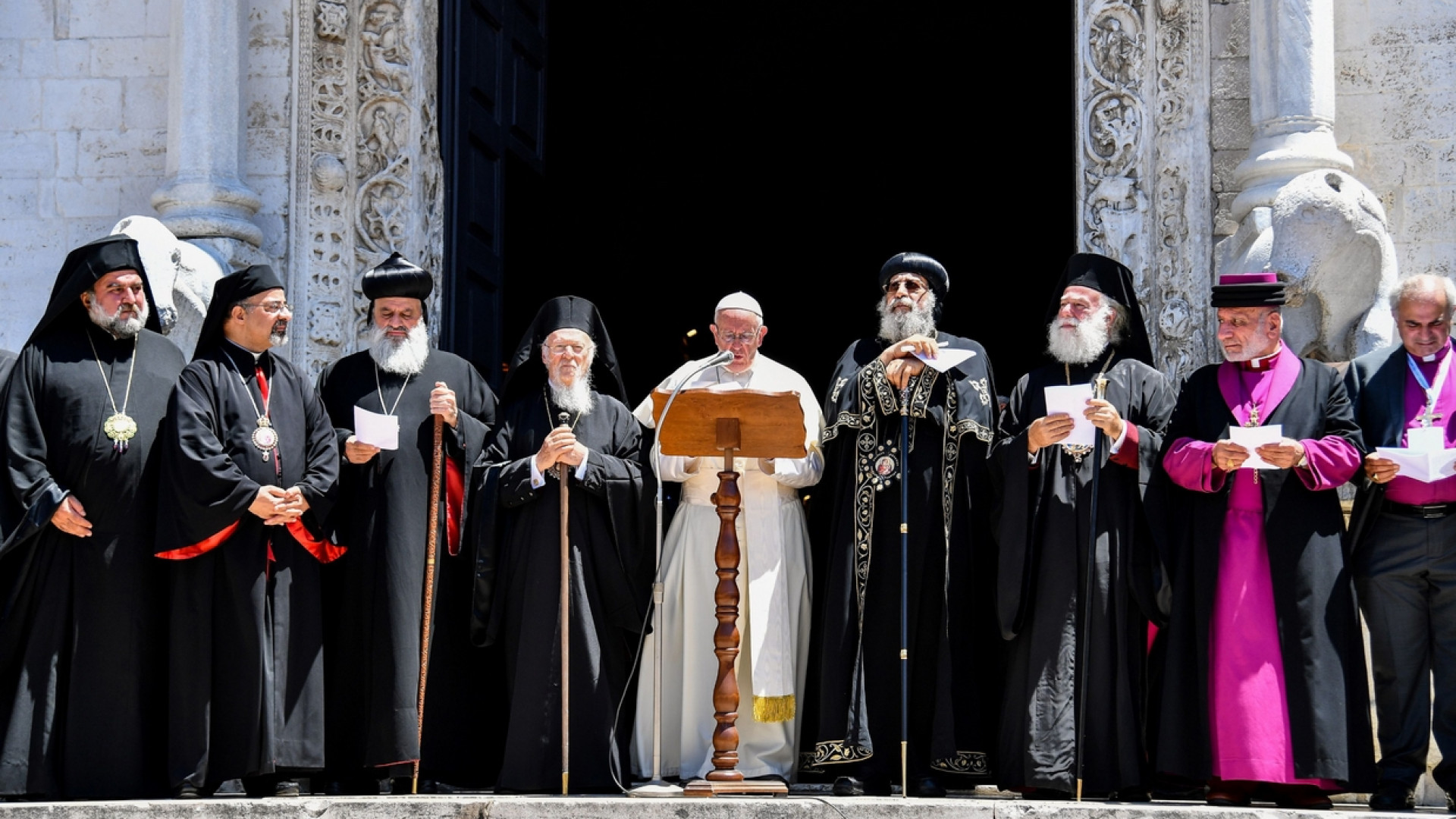 Immagine di Il Papa a Bari nel 2020 per l'incontro dei vescovi sulla pace nel Mediterraneo