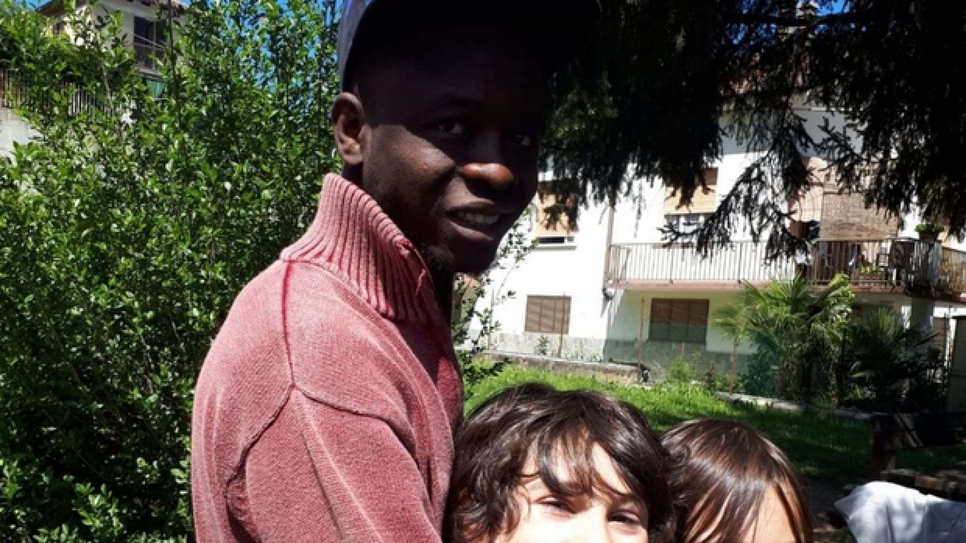 Immagine di «Non cacciate Taiwo. Lui ha solo noi». Alunni mobilitati per il migrante-prof