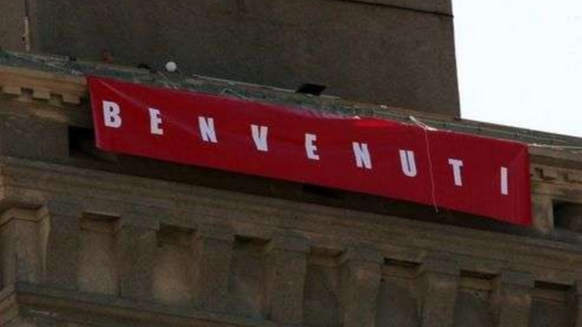 Immagine di «Benvenuti». L'odissea dei migranti finisce di domenica mattina