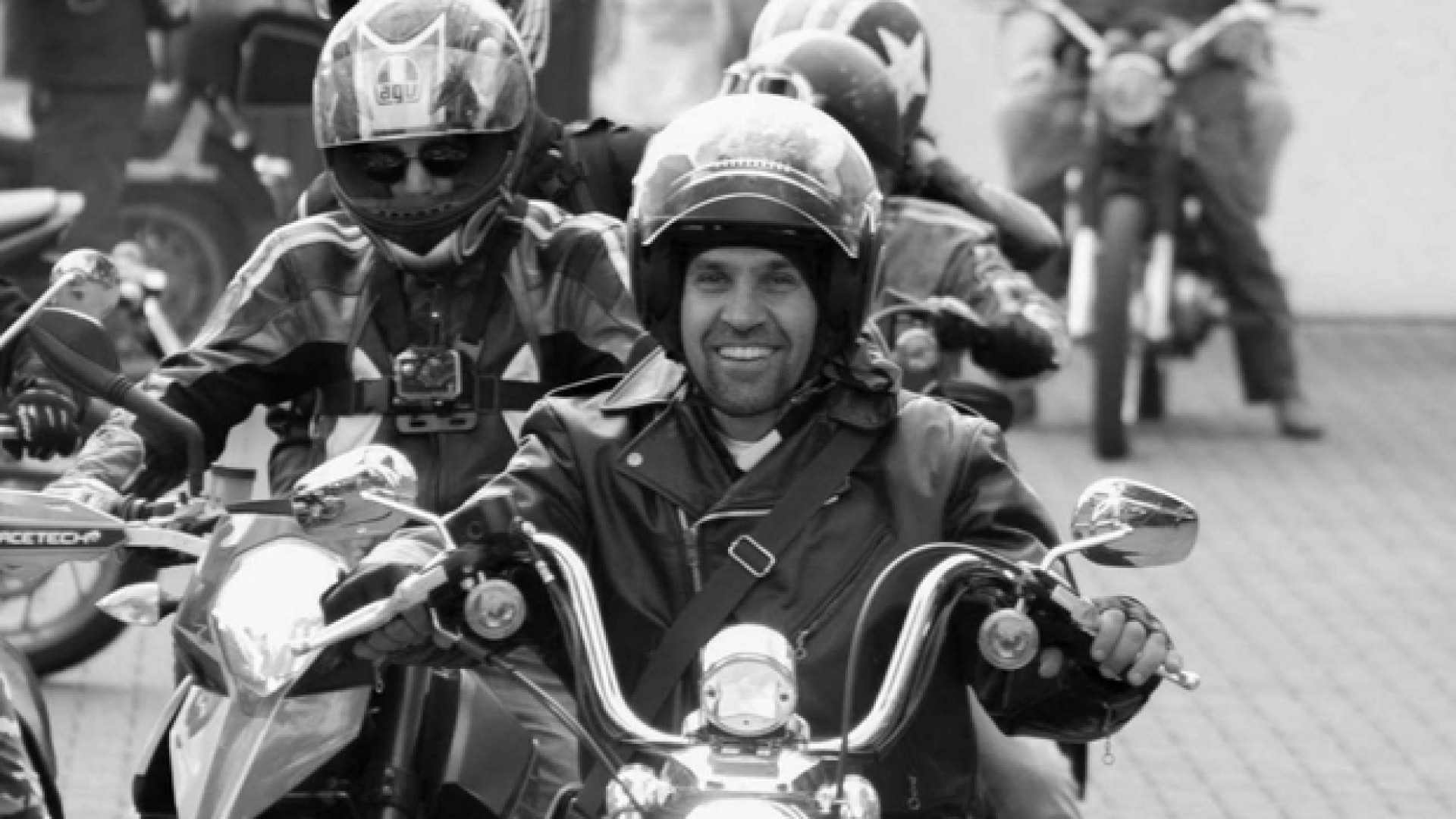 Immagine di Il "don" che guida la moto: «È una pastorale di strada»