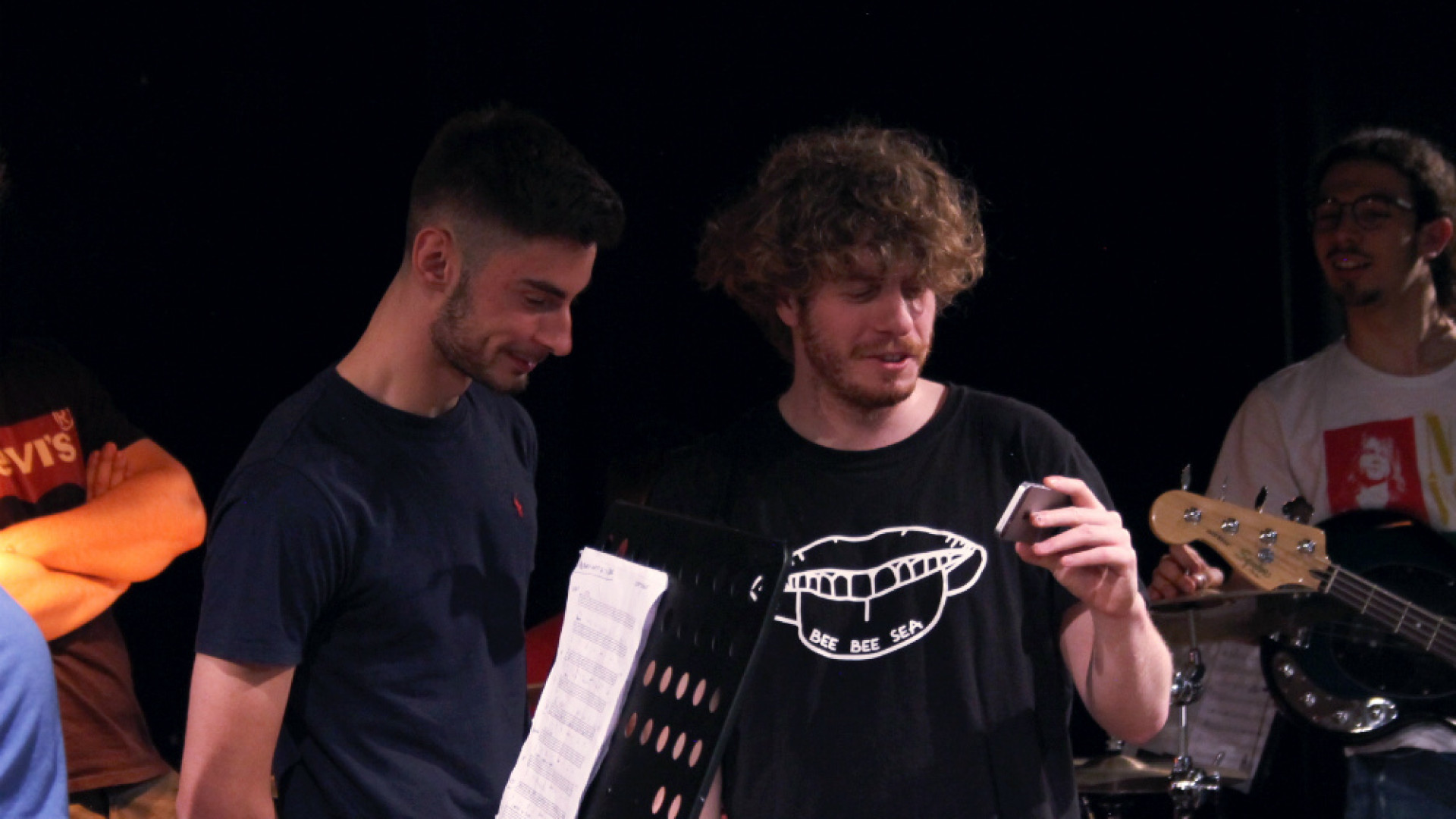 Immagine di Lodo sul palco con gli studenti