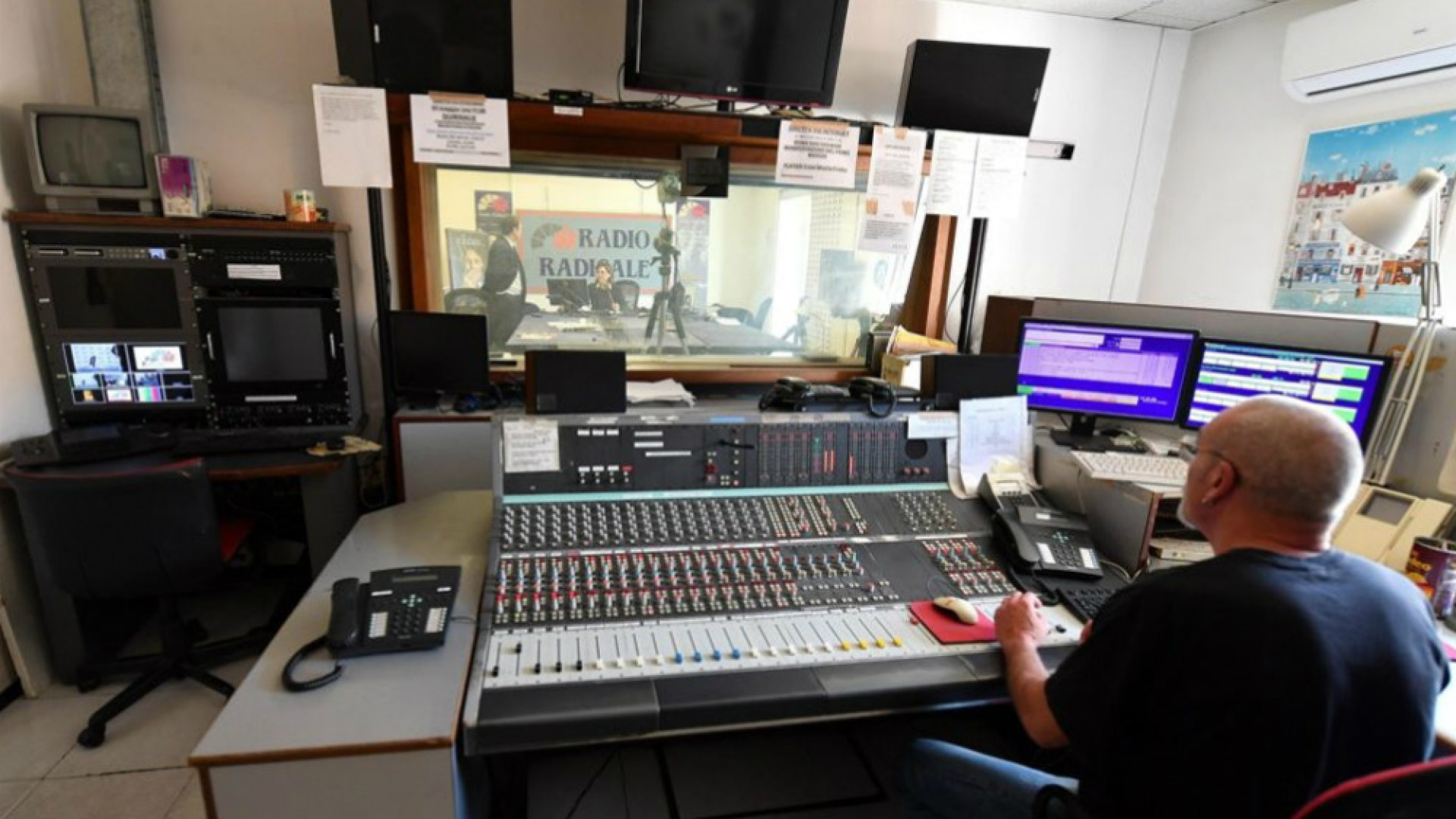 Immagine di Non facciamo morire la voce di Radio Radicale
