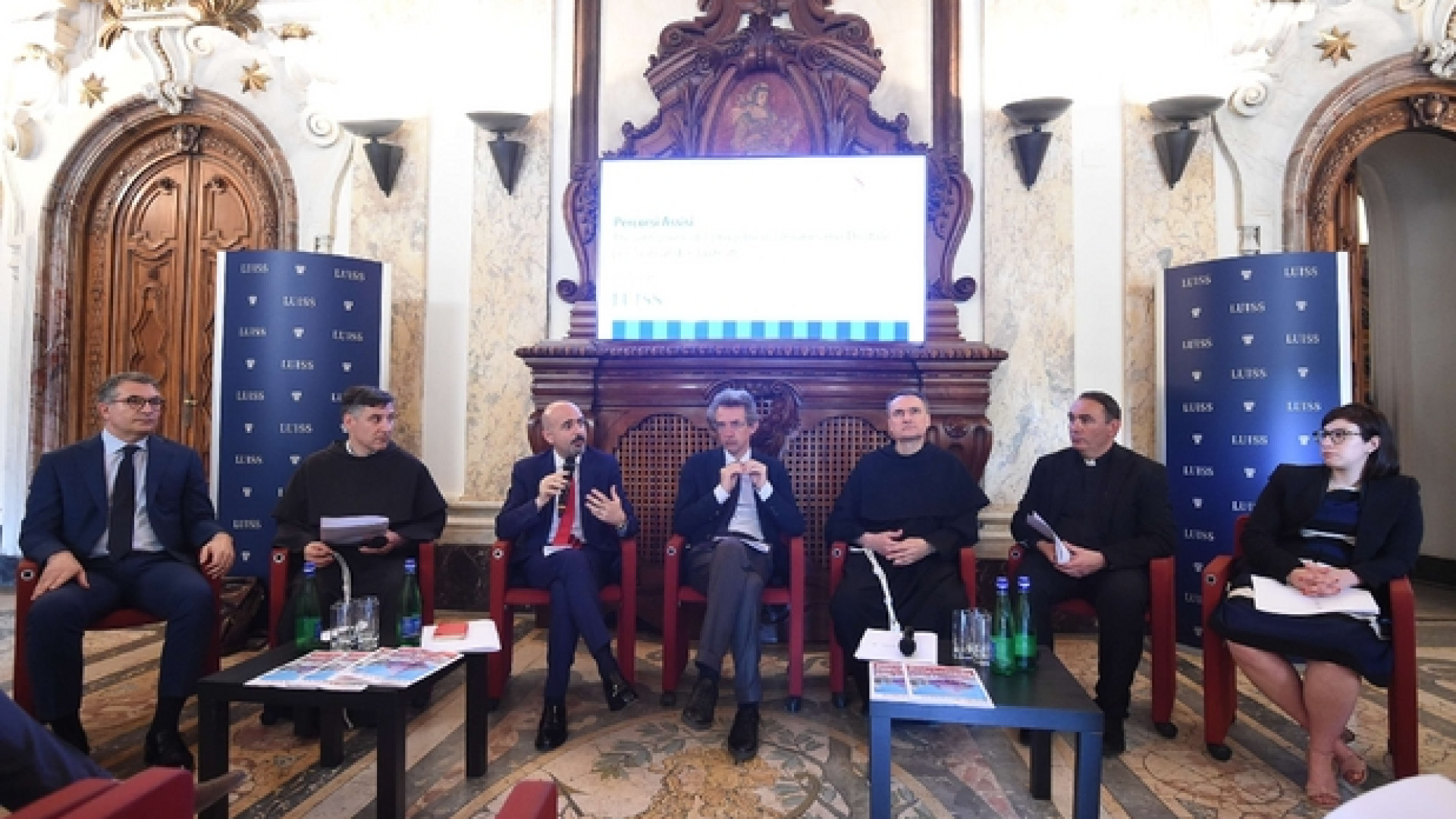 Immagine di A scuola da San Francesco per un'economia più umana