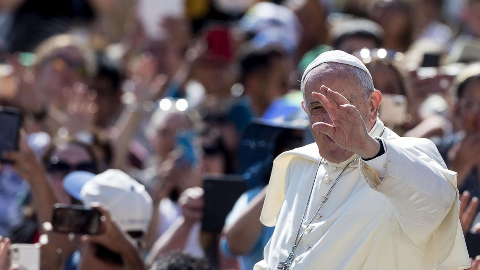 Immagine di Papa Francesco: «Chi ha l'egoismo nel cuore non è un cristiano»