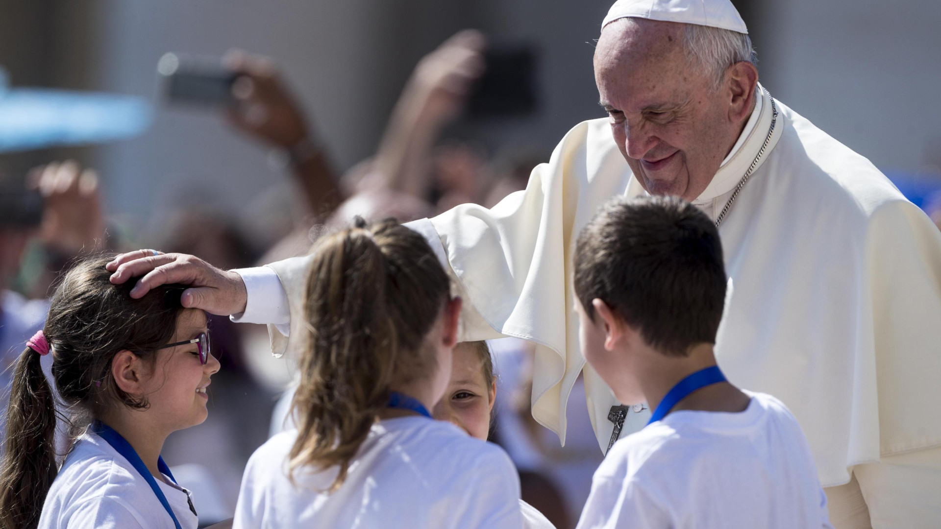 Immagine di Giornata per la Carità del Papa, la nostra mano con quelle di Francesco