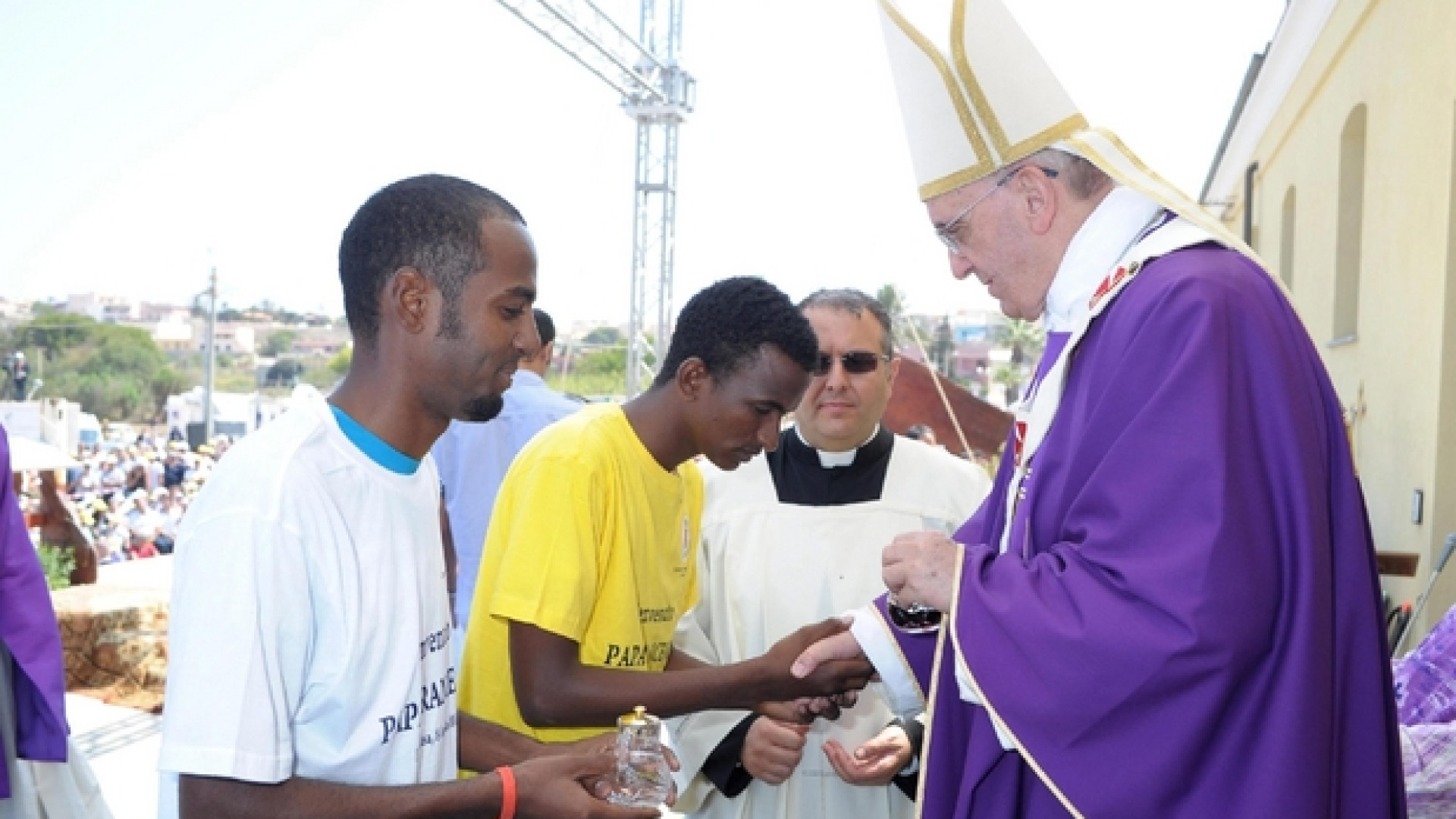 Immagine di L'8 luglio papa Francesco celebra Messa con 250 tra profughi e volontari