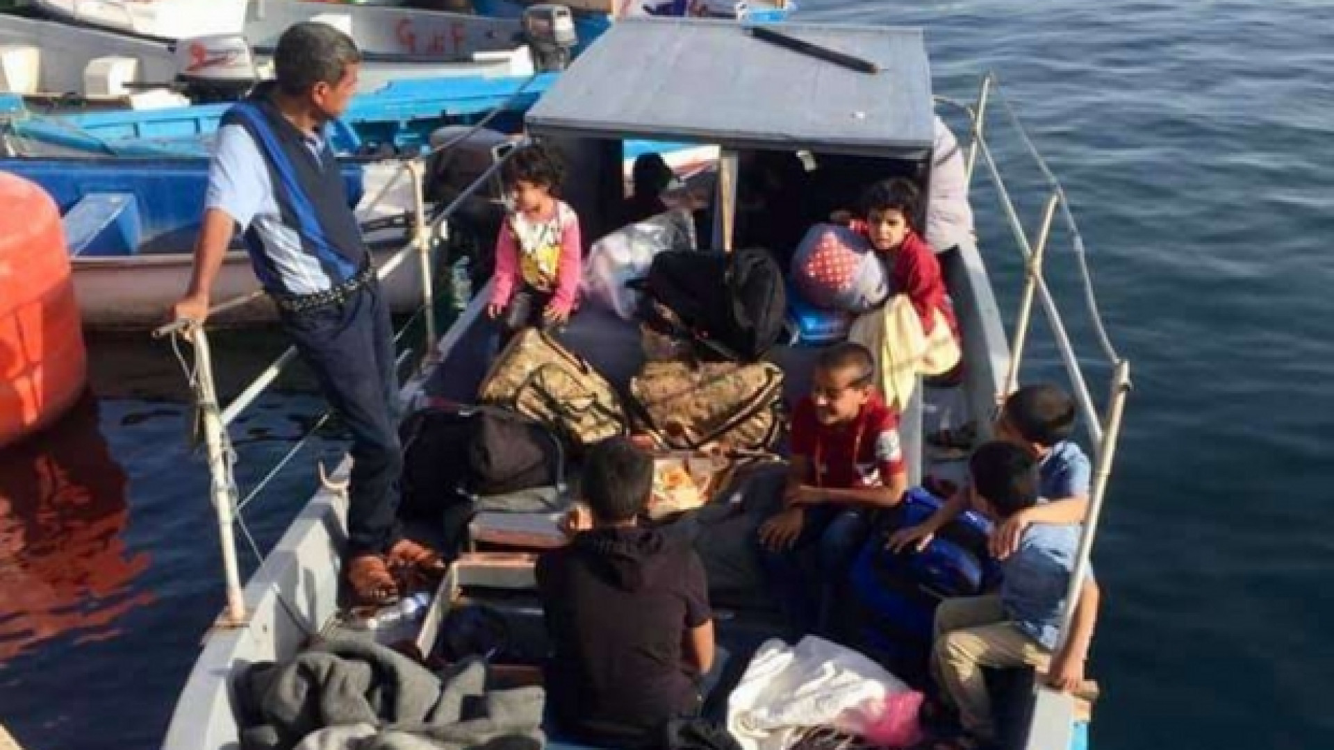 Immagine di Il barchino con 8 bambini approda a Lampedusa