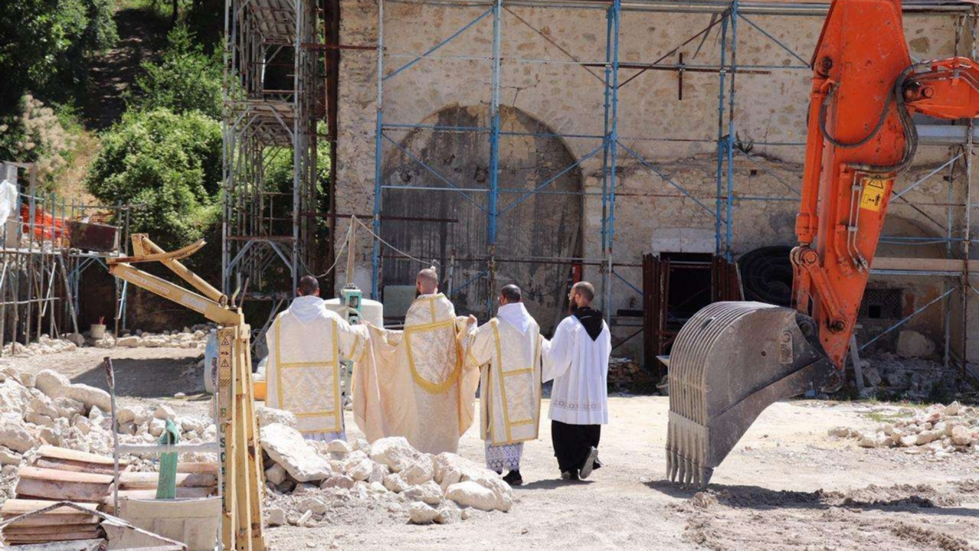 Immagine di A Norcia posata la prima pietra del nuovo monastero di San Benedetto