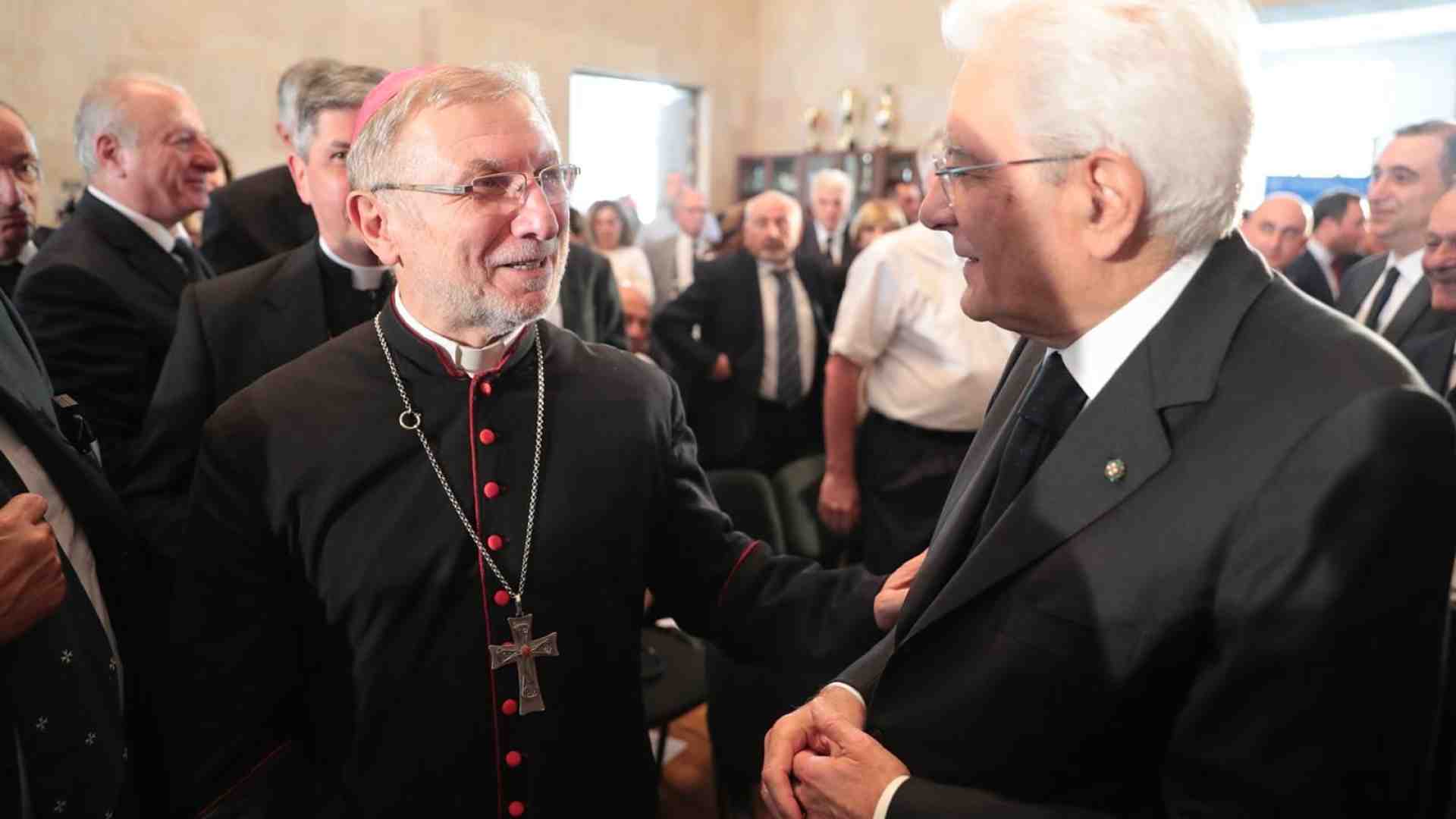 Immagine di Mattarella premia monsignor Pasotto per il suo apostolato