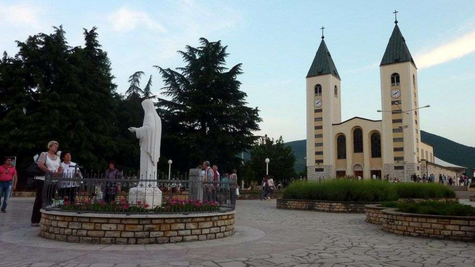 Immagine di Hoser: così Medjugorje è faro spirituale