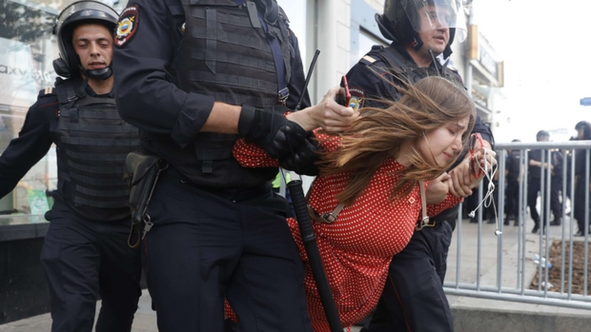 Immagine di A Mosca in piazza contro lo zar Putin: oltre 1.000 gli arresti