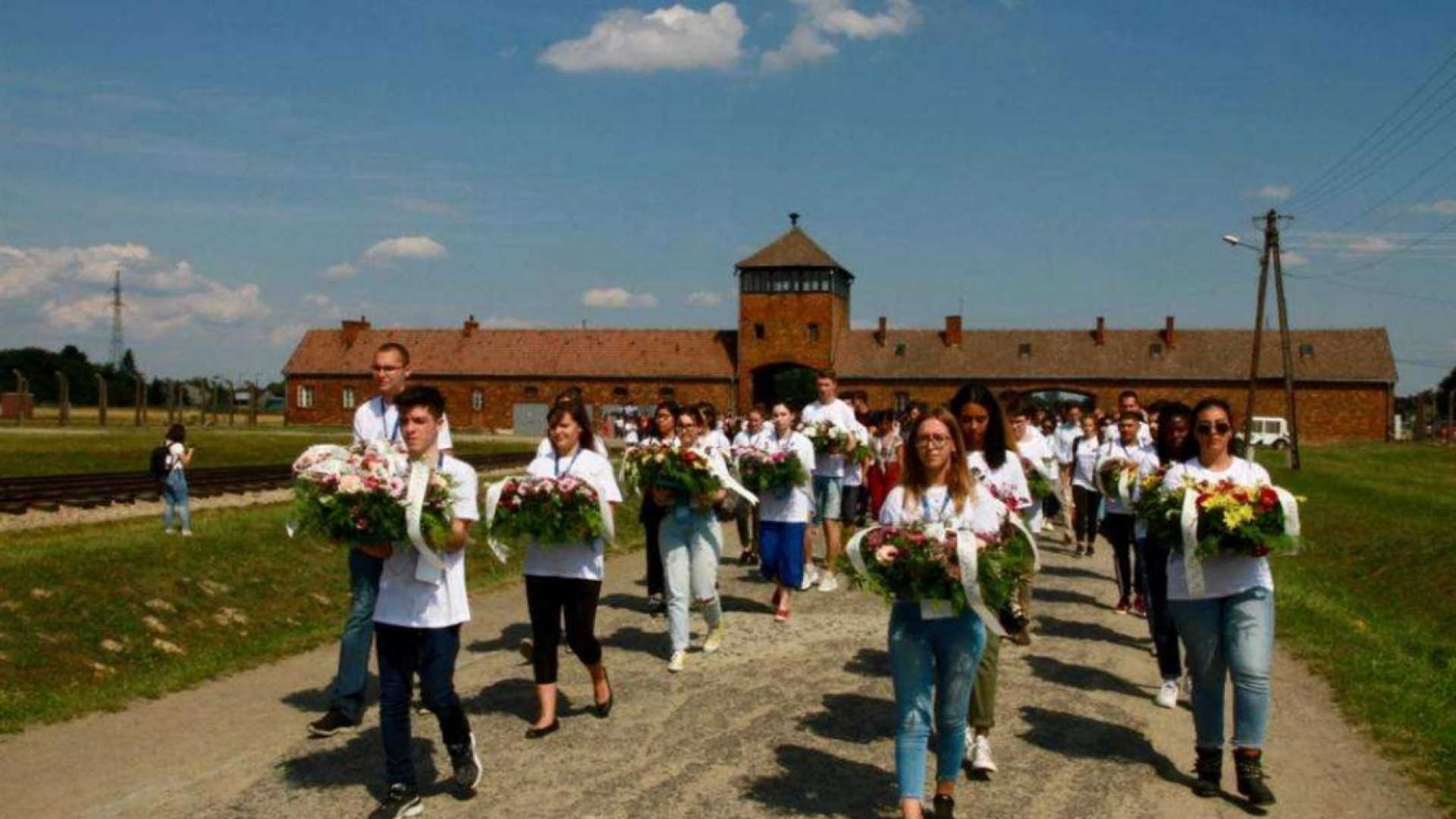 Immagine di Commemorazione: 2 agosto 1944, uccisi ad Auschwitz 4.000 rom in un giorno