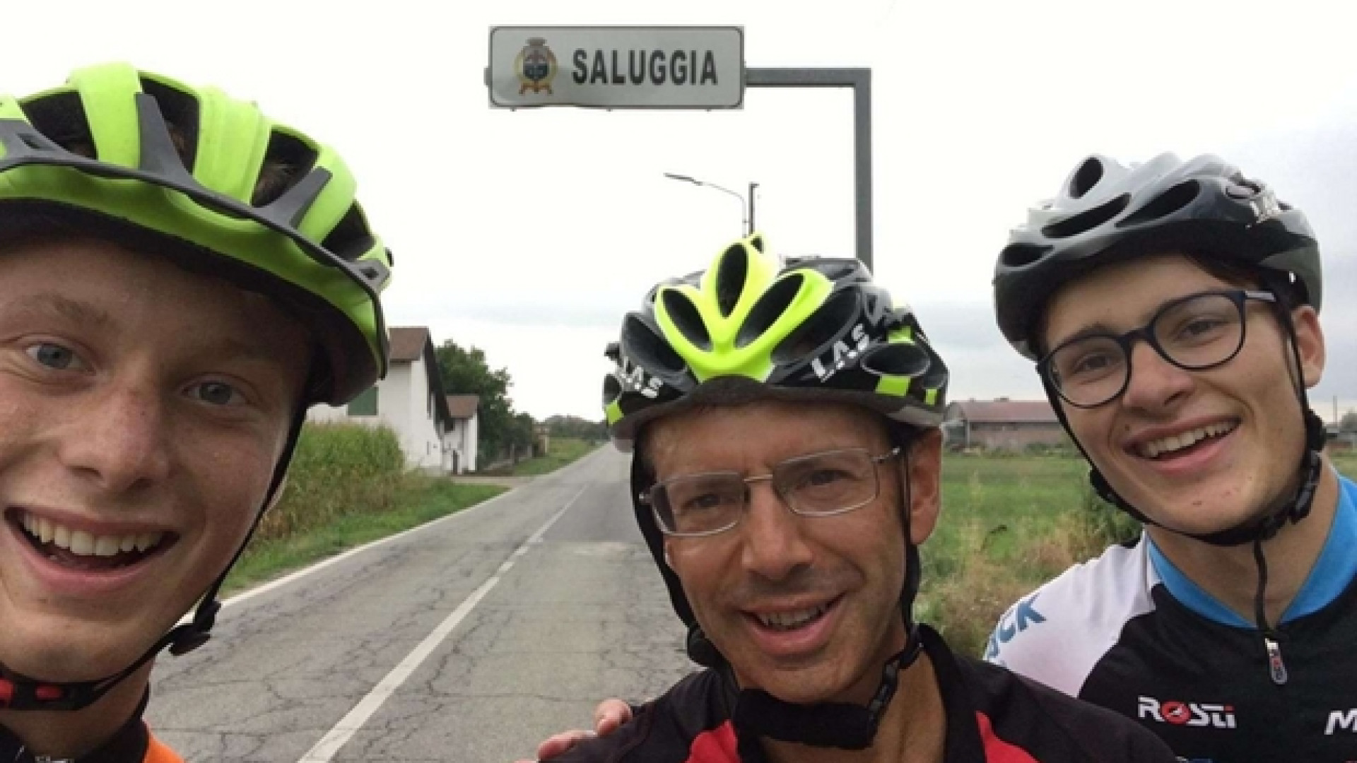 Immagine di Da Bergamo a Lourdes, il viaggio dell'anima di due seminaristi in bici