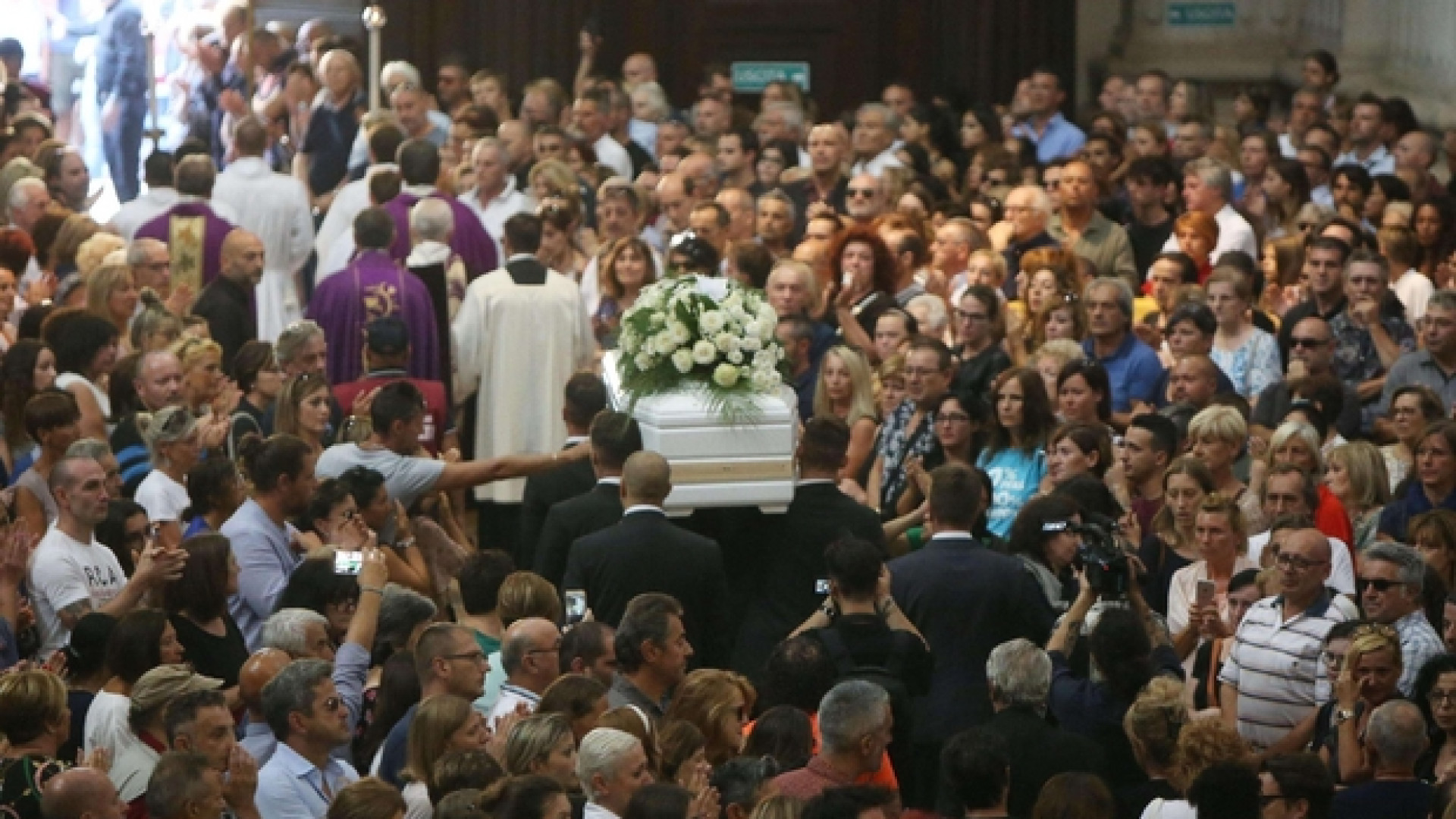 Immagine di L'addio a Nadia Toffa, «amata perché ha amato la verità»