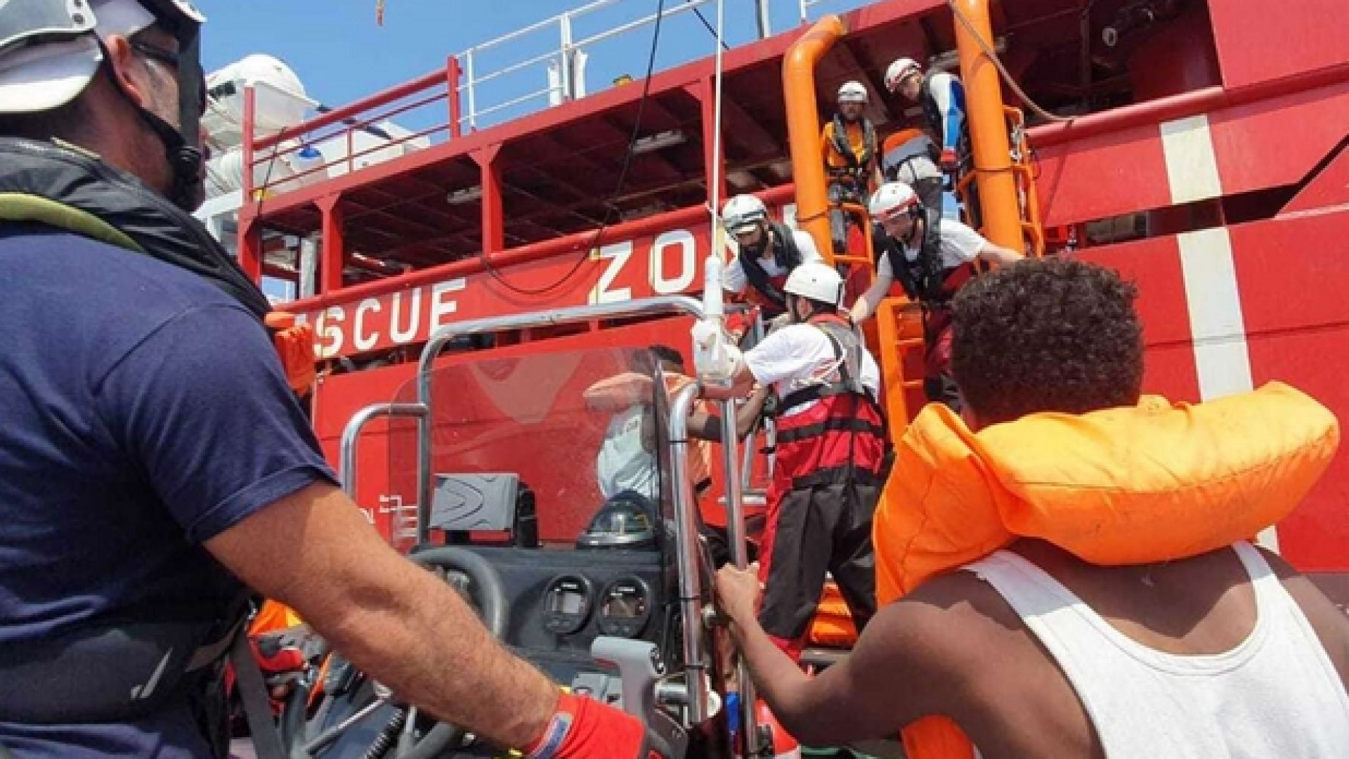 Immagine di Ocean Viking, dopo 15 giorni Malta autorizza lo sbarco. Destinazione Europa