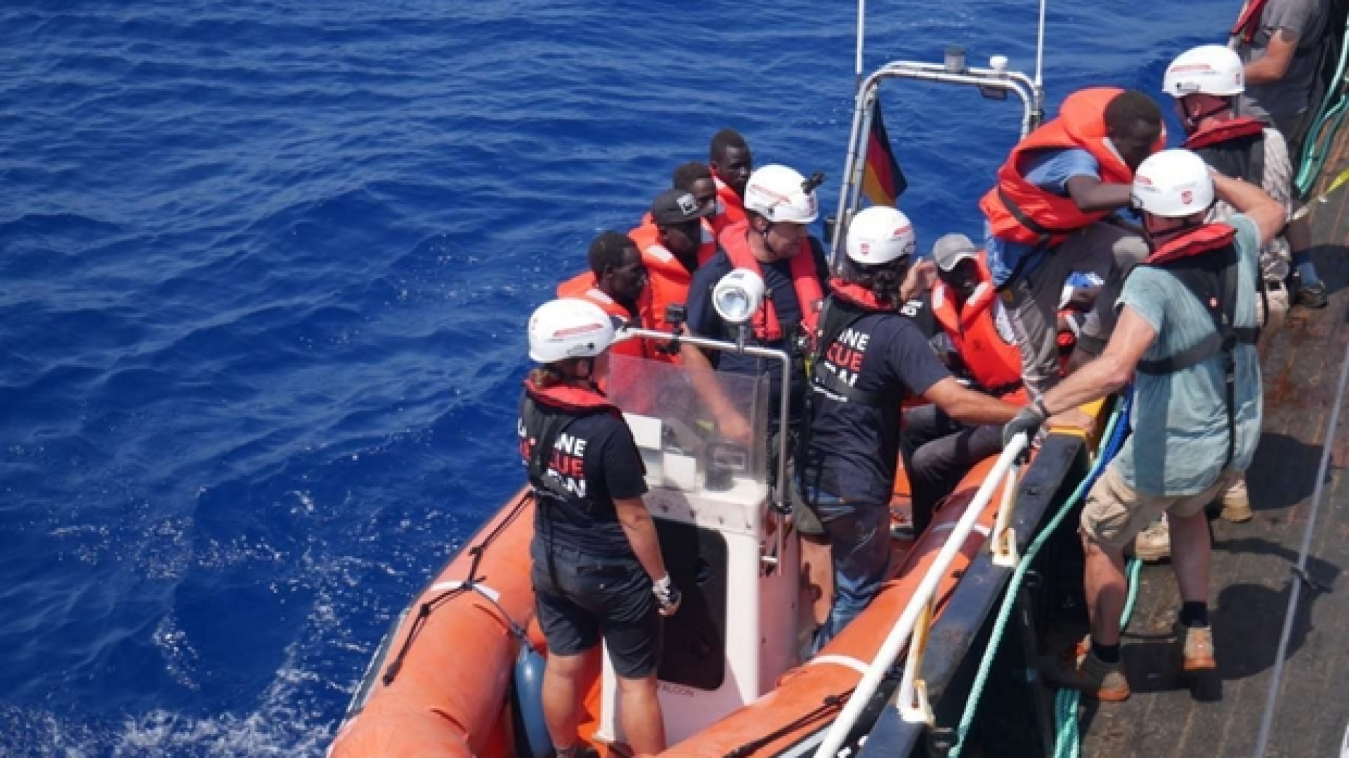 Immagine di La ong: «Migranti, così le interferenze militari nascondono gli Sos in mare»