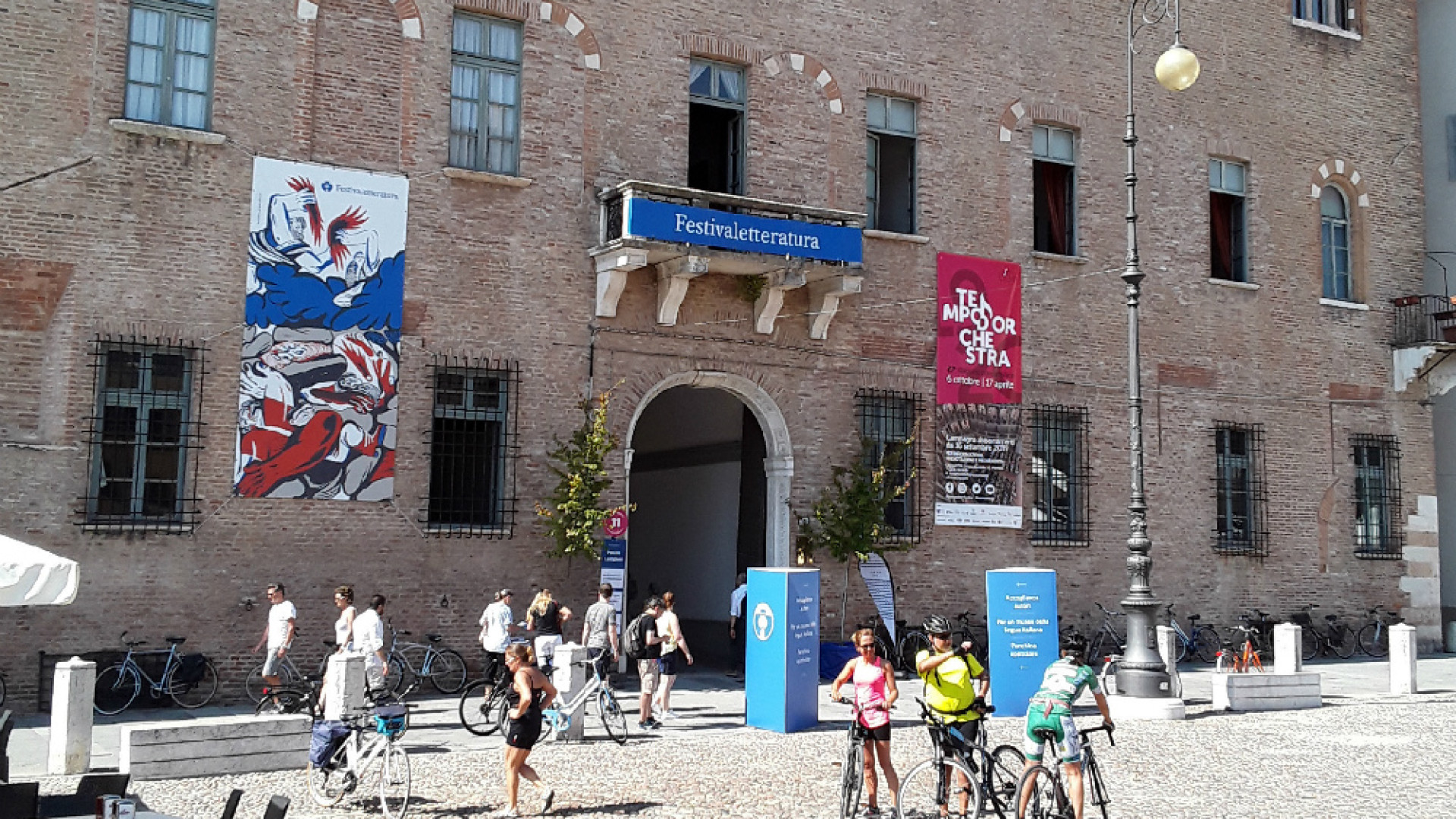 Immagine di Mantova, è caccia all'autore