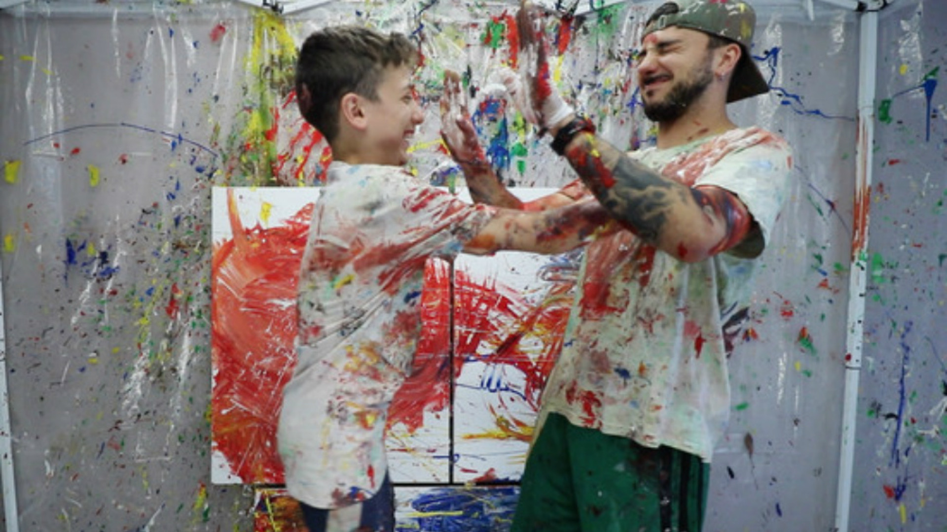 Immagine di “Emotional color”: in tela l’energia di due fratelli