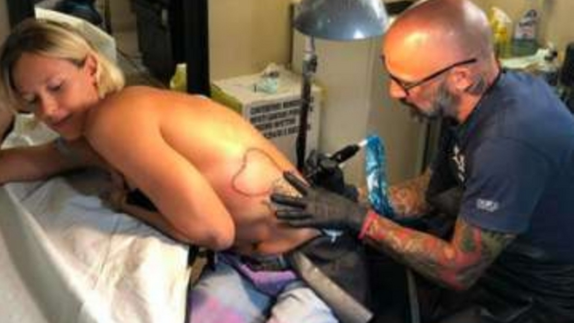 Immagine di La fede, il tatuaggio e il web: sembra una fiera della vanità
