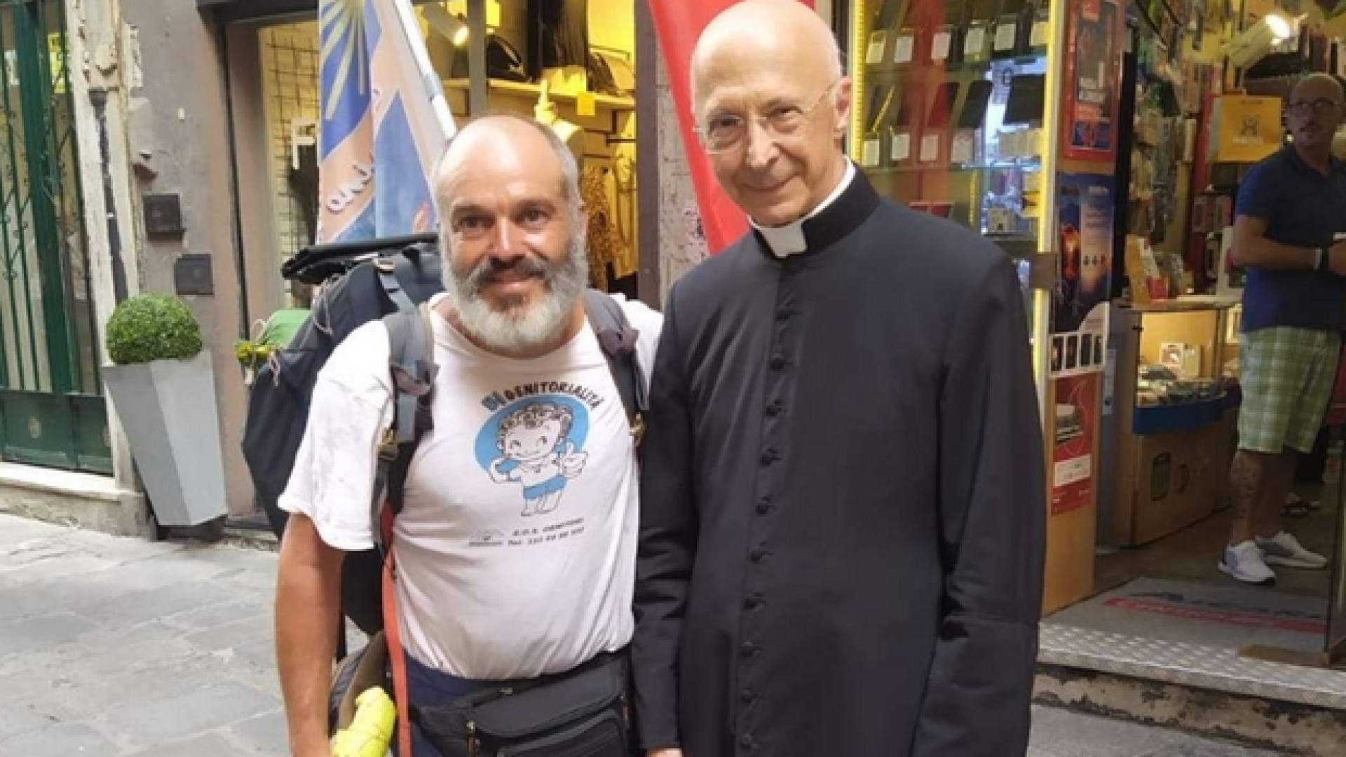 Immagine di «Da due anni non vedo le mie figlie», padre separato a piedi dal Papa
