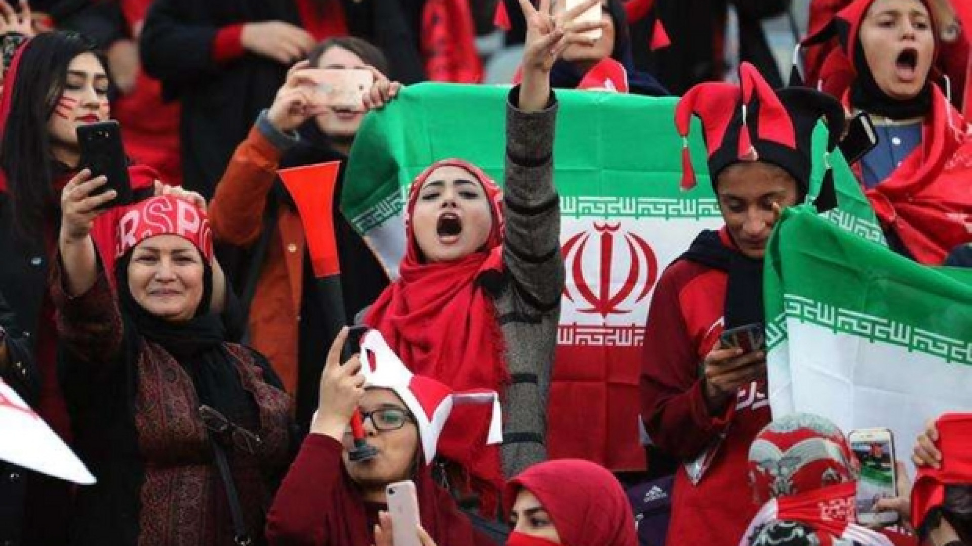 Immagine di Stadi vietati alle donne, si era data fuoco per protesta: non ce l'ha fatta