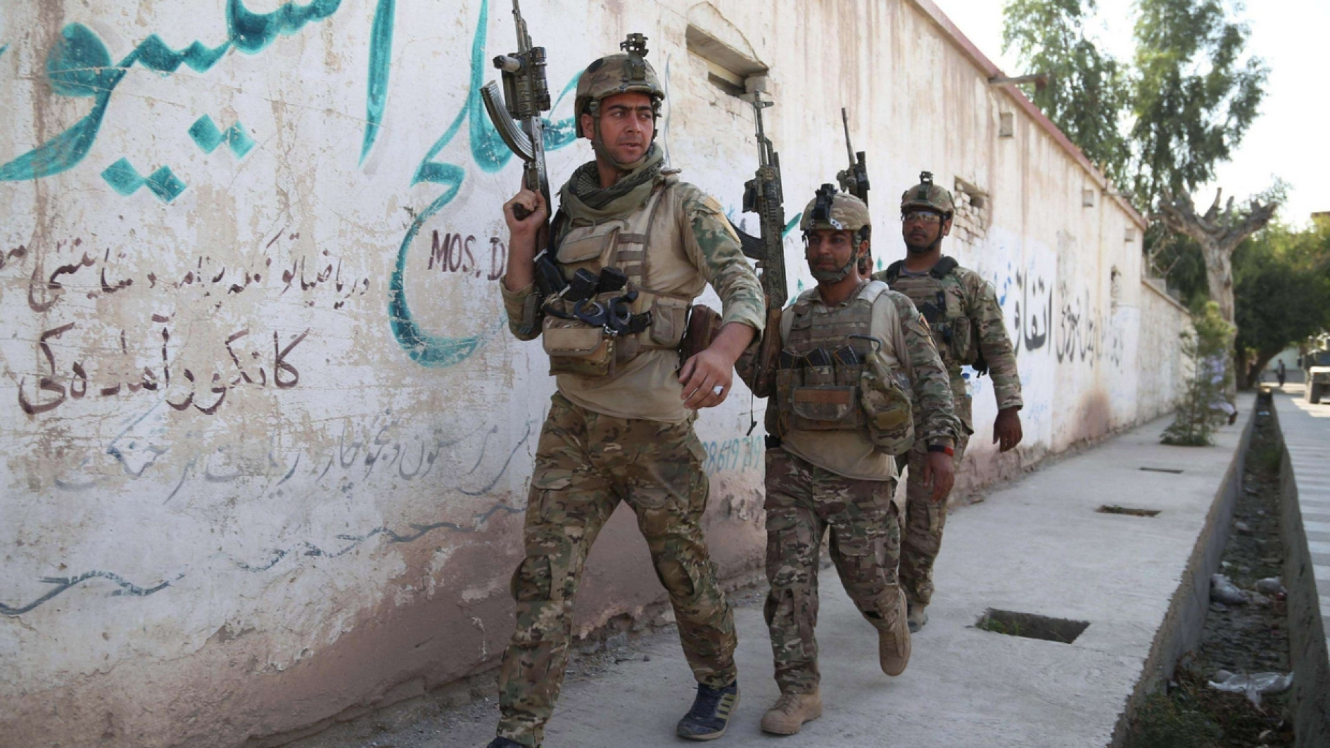 Immagine di Afghanistan, attentati sul voto. «La diplomazia non è come fare affari»