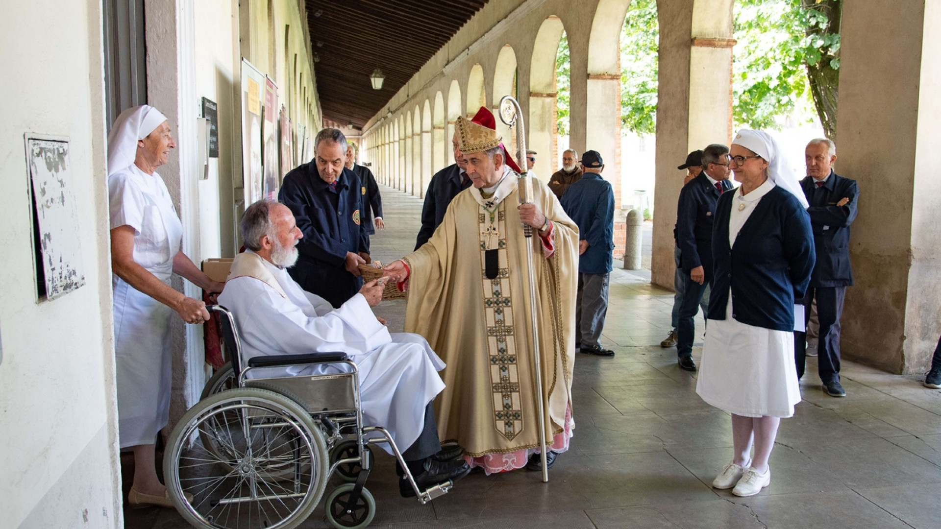Immagine di Il Papa ai preti anziani e malati: i giovani sacerdoti hanno bisogno di voi