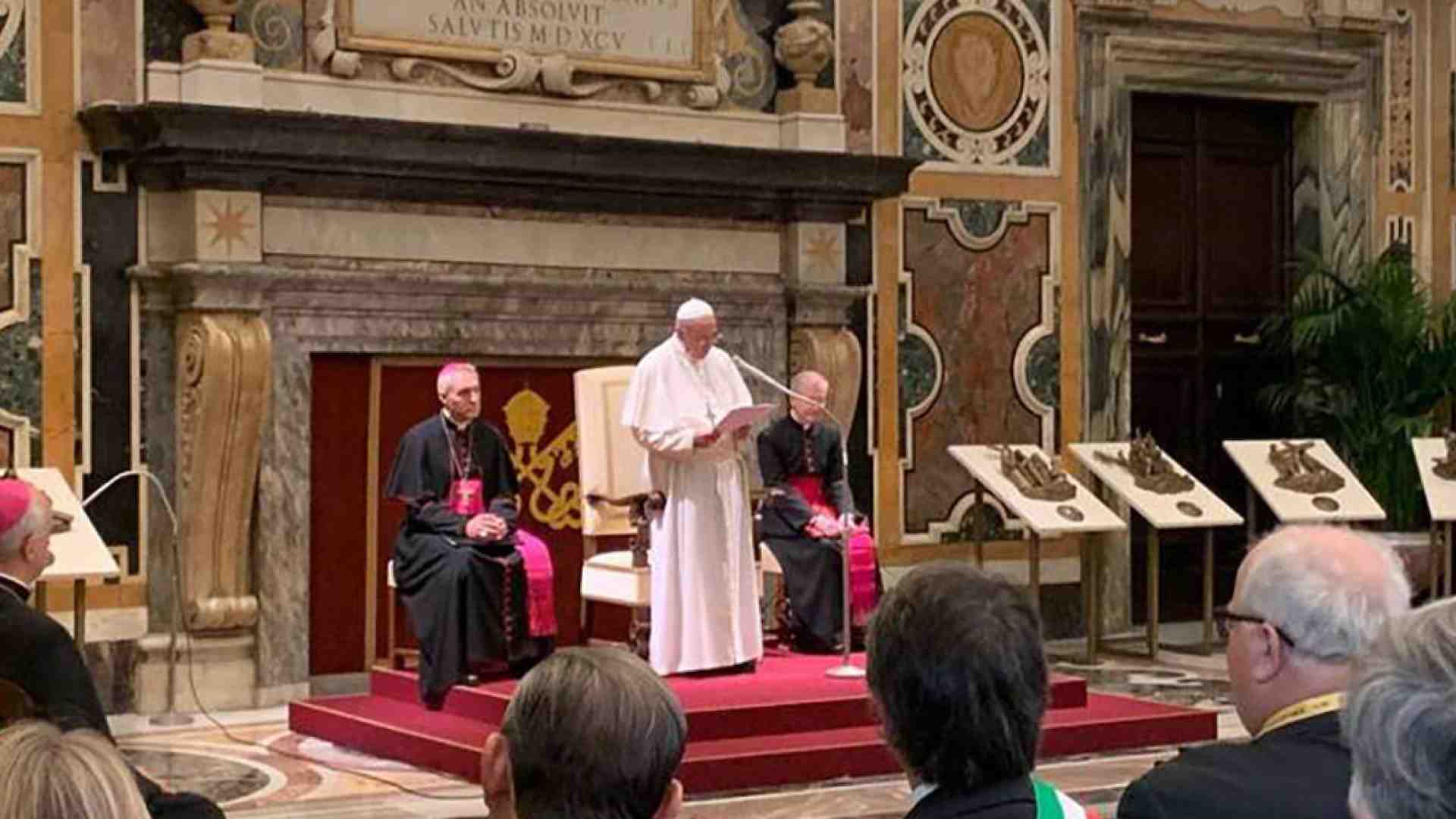 Immagine di Il Papa ha benedetto la Via Crucis veronese per Gerusalemme