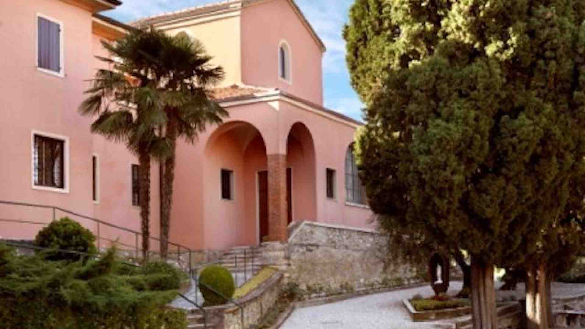Immagine di Carmelitane in festa per santa Teresa di Lisieux