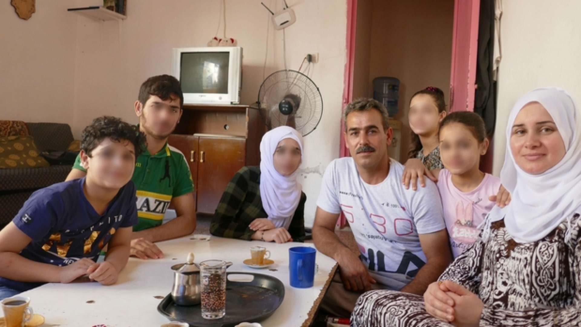 Immagine di Hanan e i suoi 5 figli: la fuga dalla Siria, il Libano. E infine l'Italia