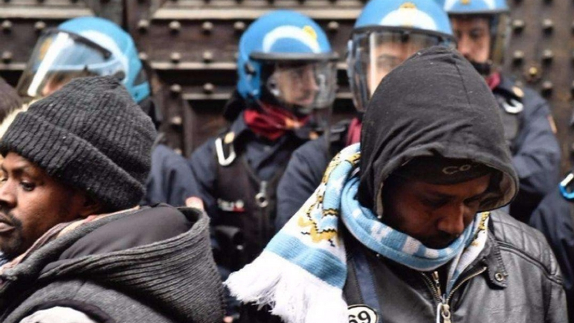 Immagine di Non si tratta solo di migranti (Persone, non aggettivi)