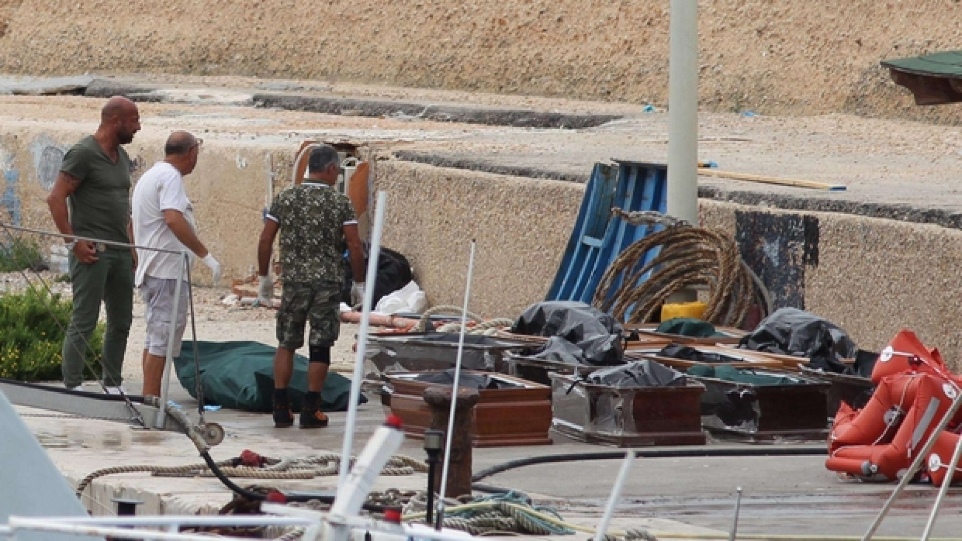 Immagine di Naufragio al largo di Lampedusa, è strage di ragazze. Neonata tra i dispersi