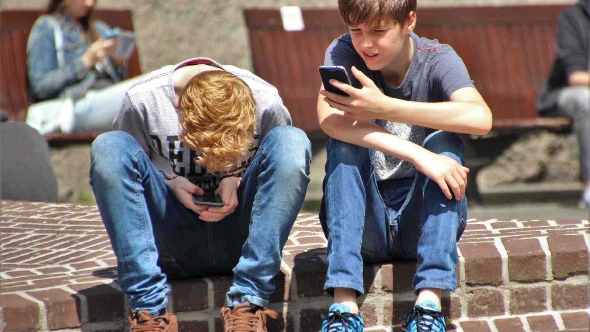 Immagine di Adolescenti in rete: navigano a vista e senza salvagente