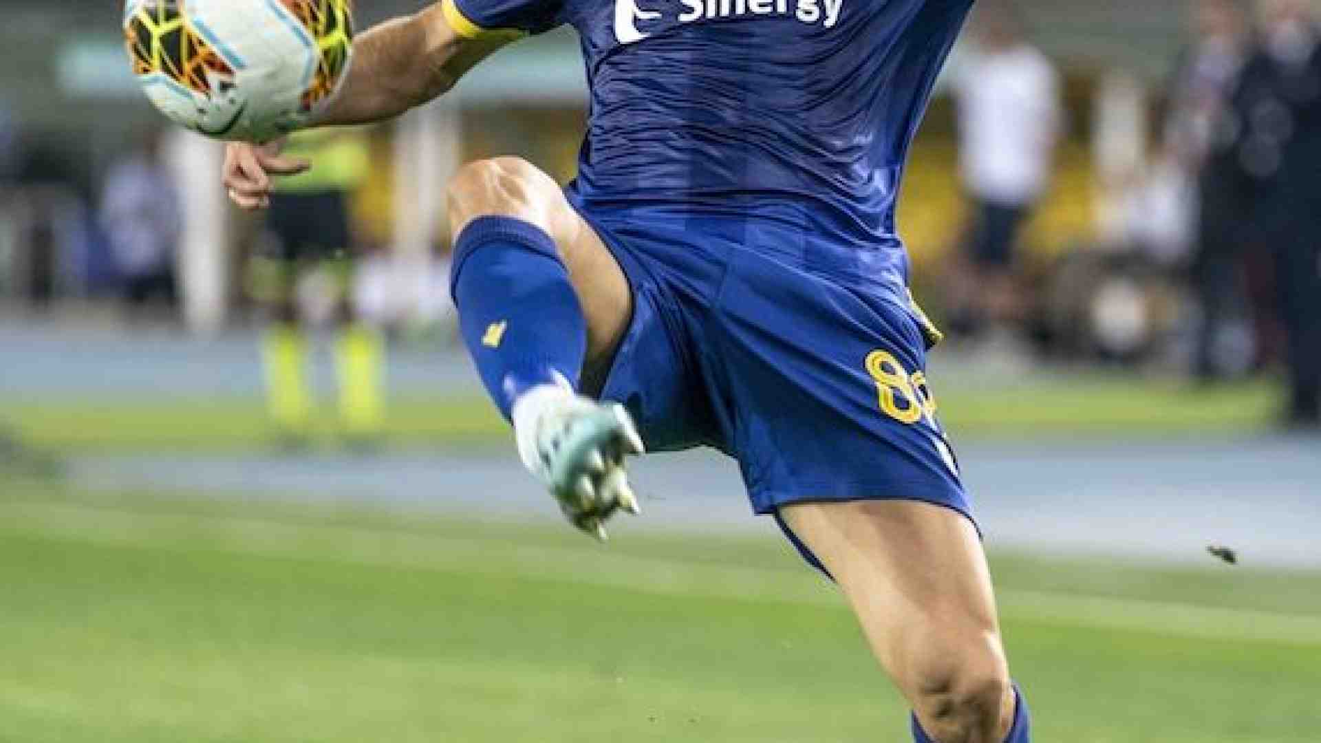 Immagine di Verona corsaro fa bottino pieno a Parma: 0-1