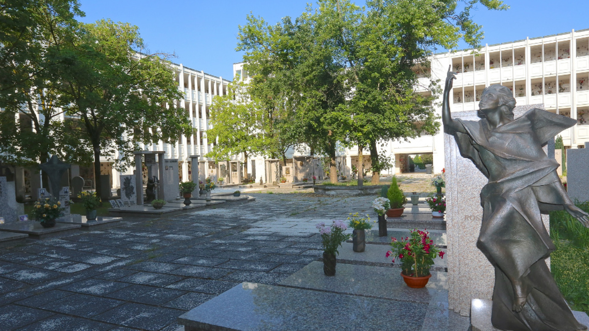 Immagine di Commemorazione dei defunti, navette gratuite per il cimitero