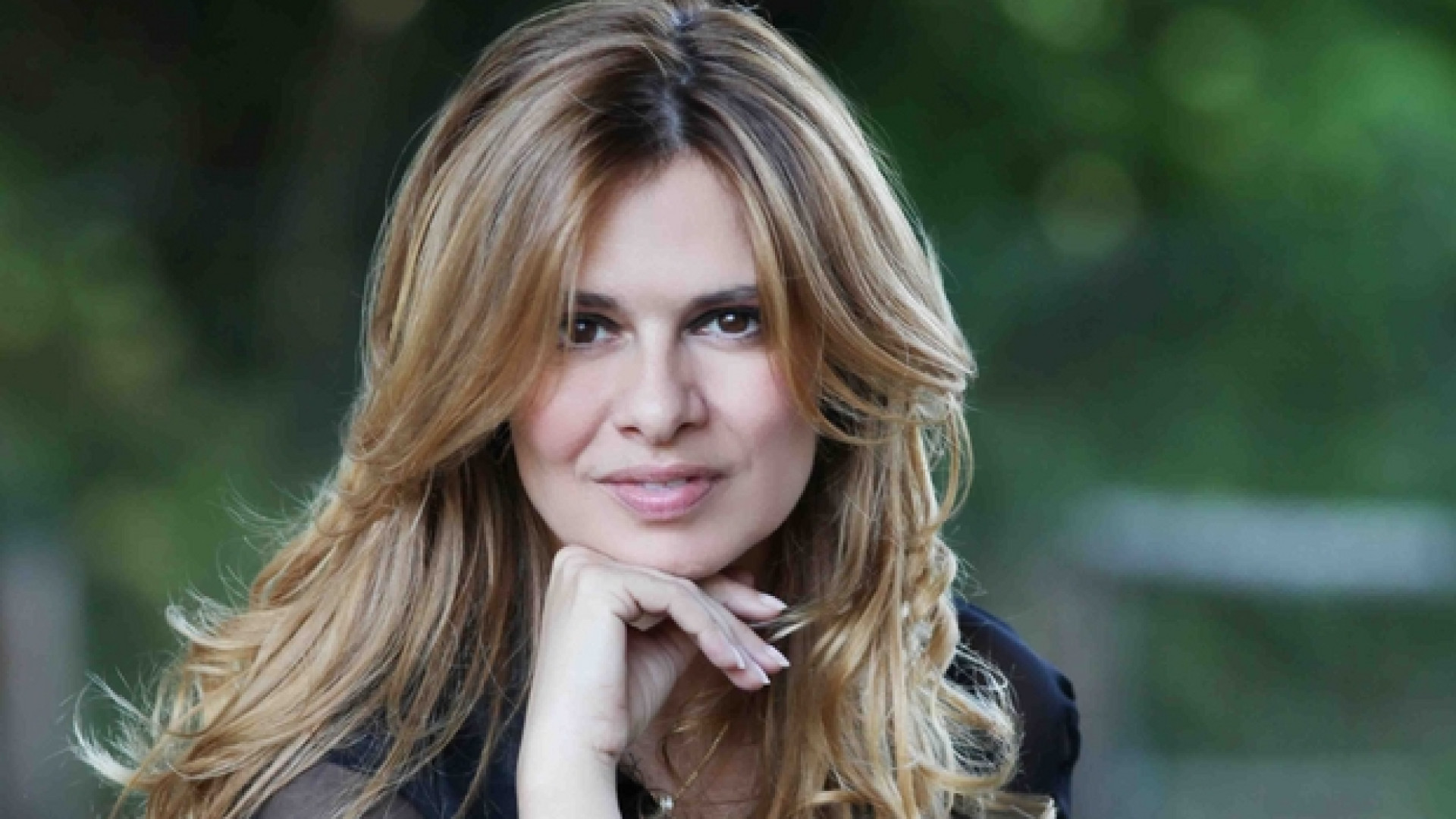 Immagine di Debora Caprioglio: «Grazie al matrimonio ho riscoperto la fede»