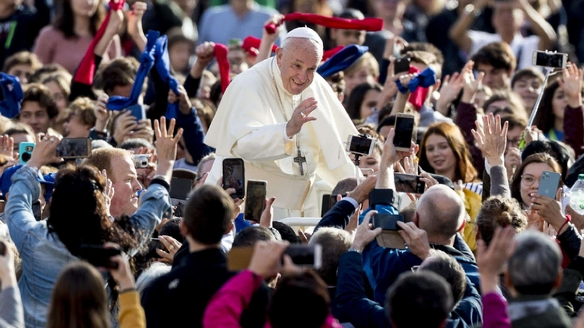 Immagine di Papa Francesco: costruiamo ponti con chi non crede o ha fede diversa