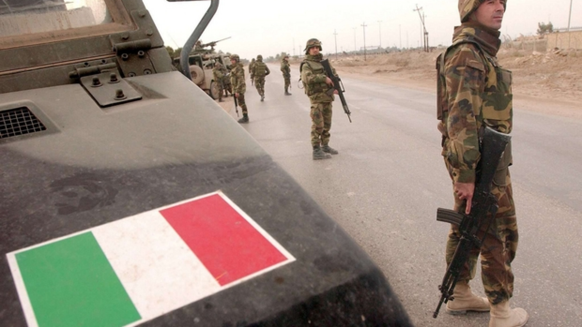Immagine di Bomba sui soldati italiani, cinque feriti. Il Daesh rivendica