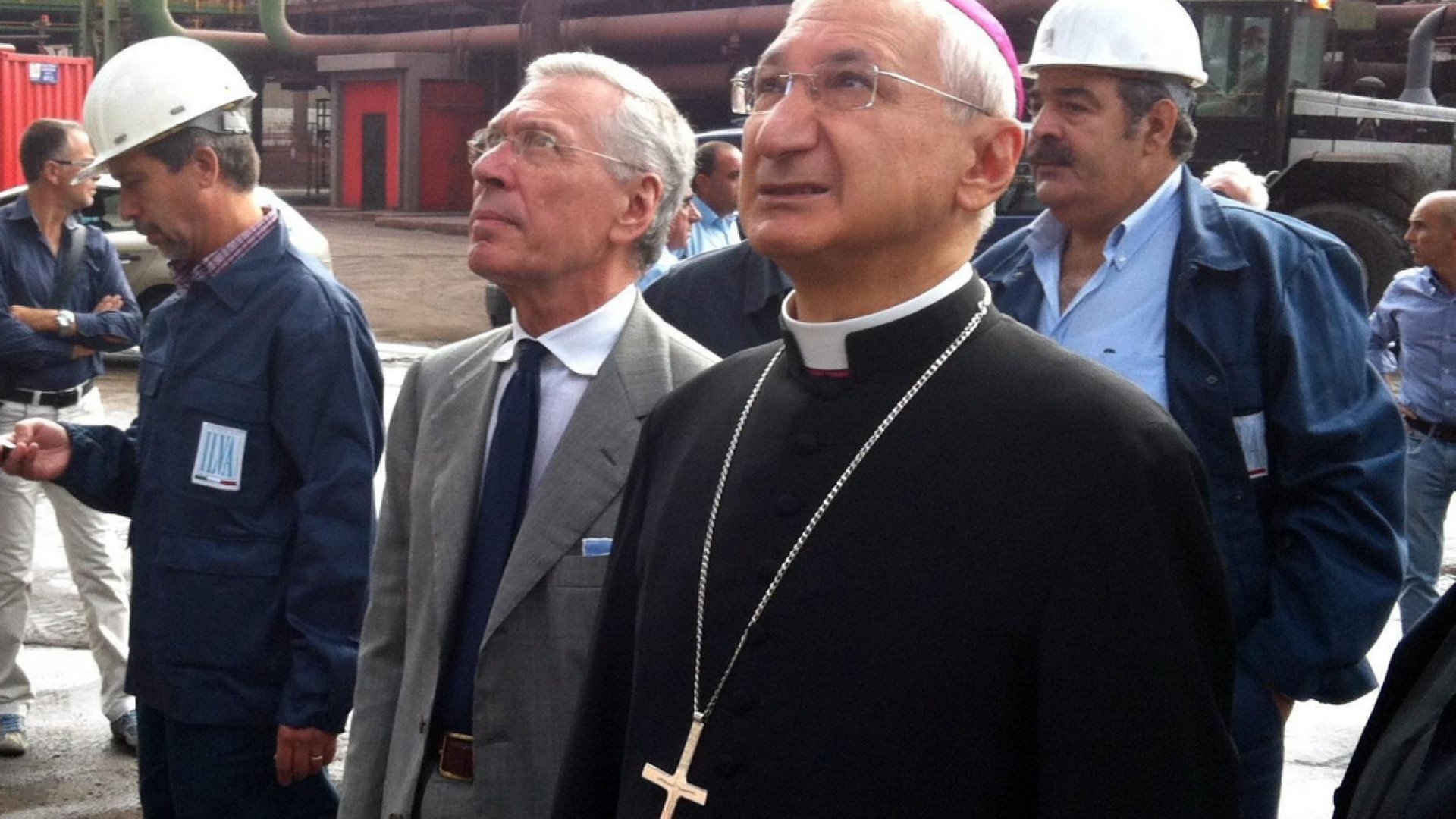 Immagine di L'arcivescovo Santoro: «Inaccettabile che Arcelor lasci, trattare ancora»