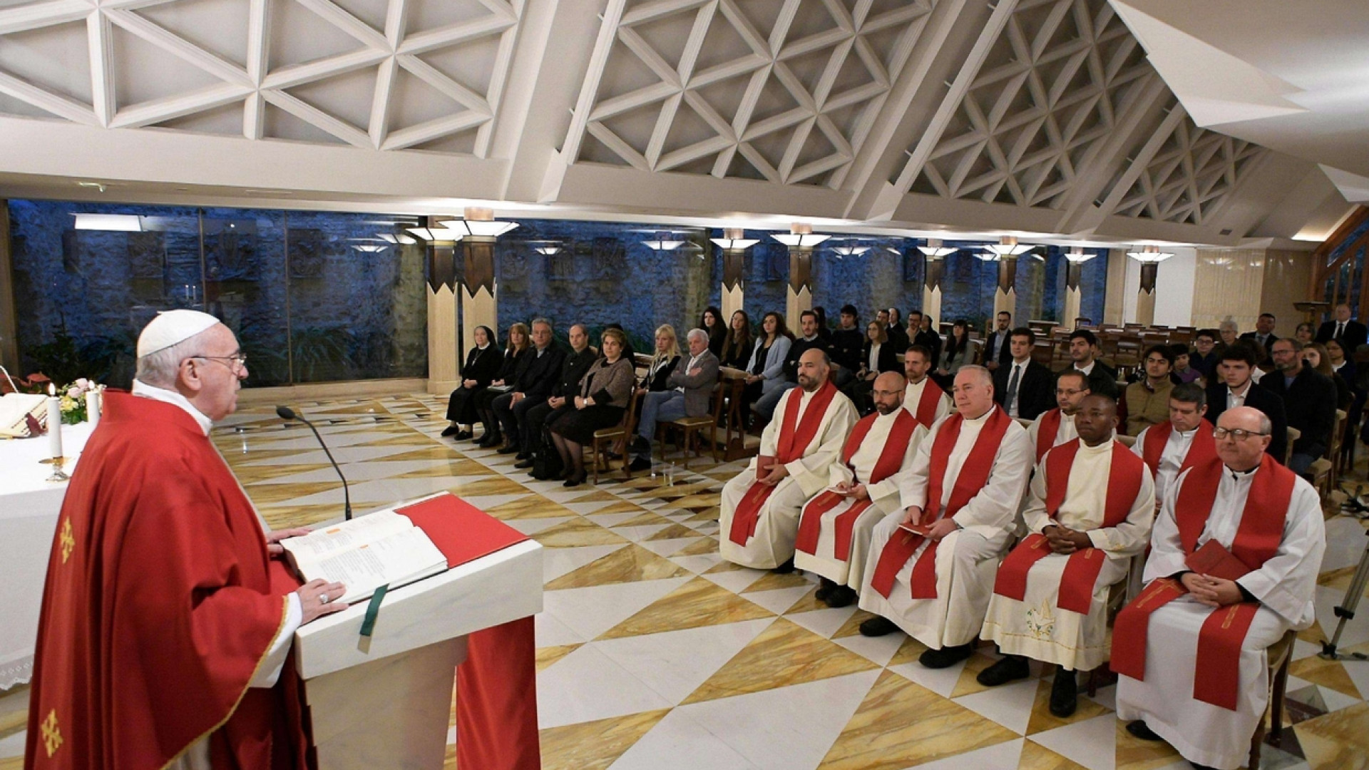 Immagine di Il Papa: il diavolo distrugge l'uomo perché Dio si è fatto come noi