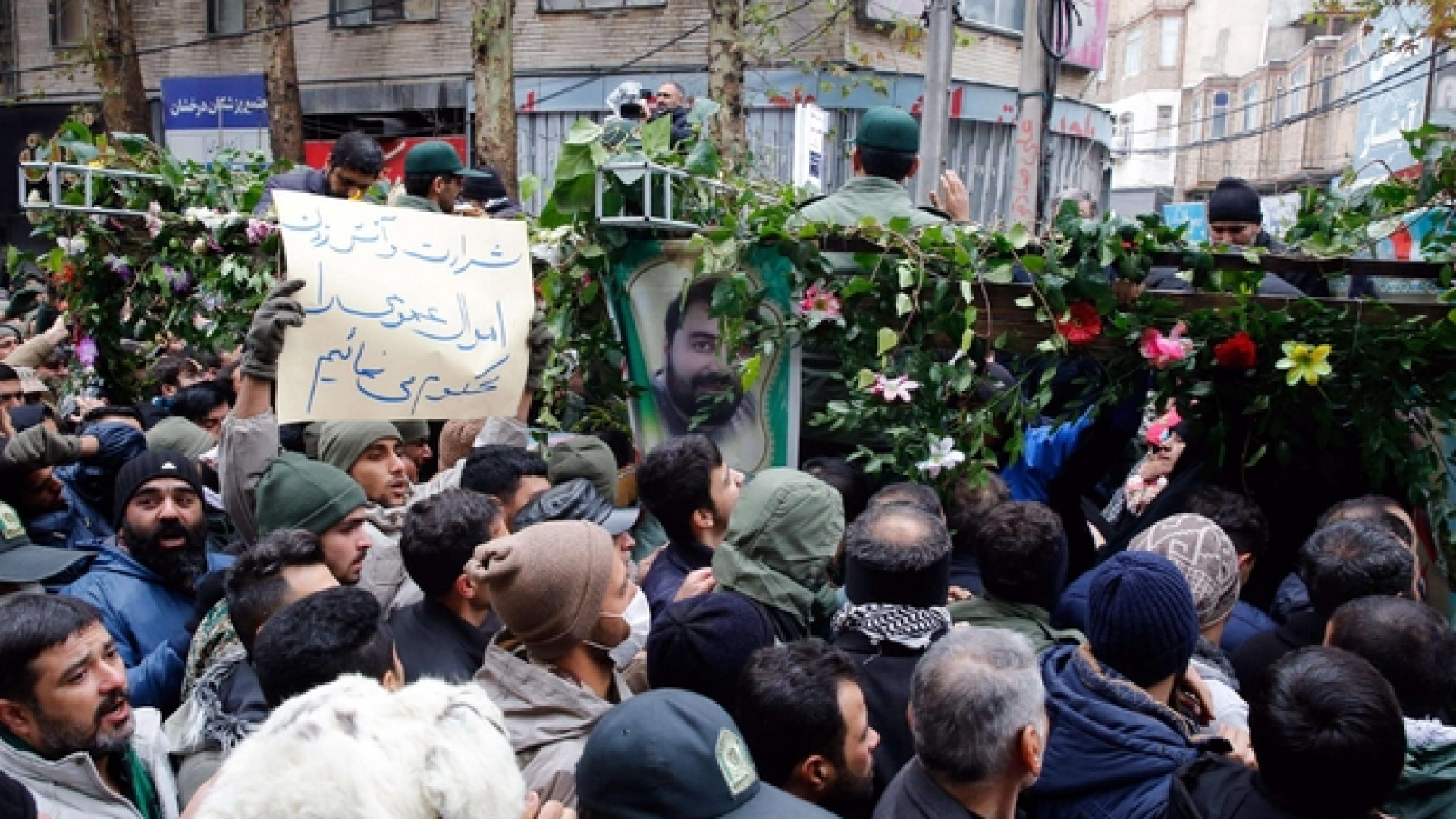 Immagine di Più di cento le vittime in Iran. Khamenei: «Respinto il nemico»
