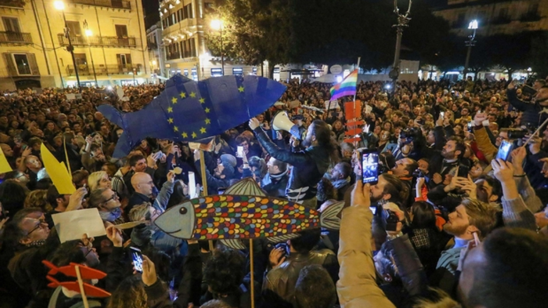 Immagine di Prof minaccia gli studenti: se manifestate con le sardine ve ne pentirete