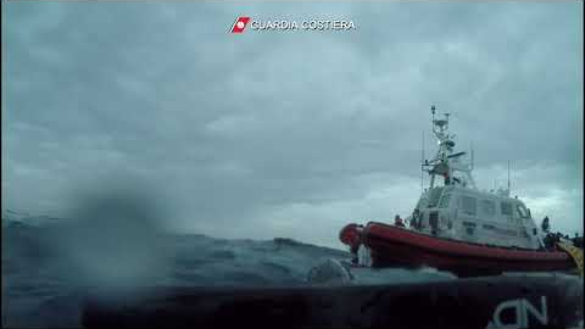 Immagine di Quei passaporti nelle tasche della mamma annegata e la bimba salvata