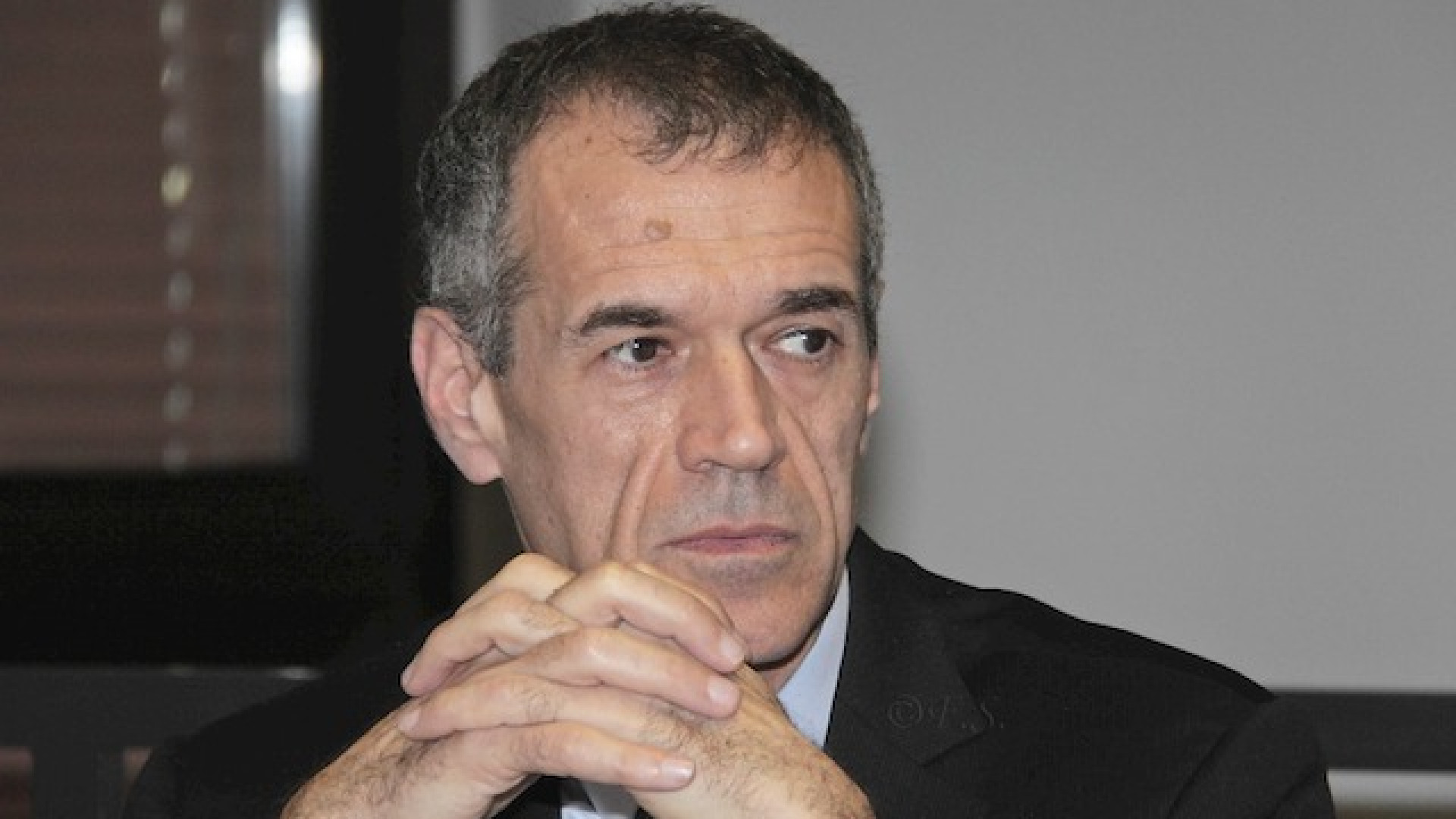 Immagine di Carlo Cottarelli: «Una manovra che ci fa galleggiare»
