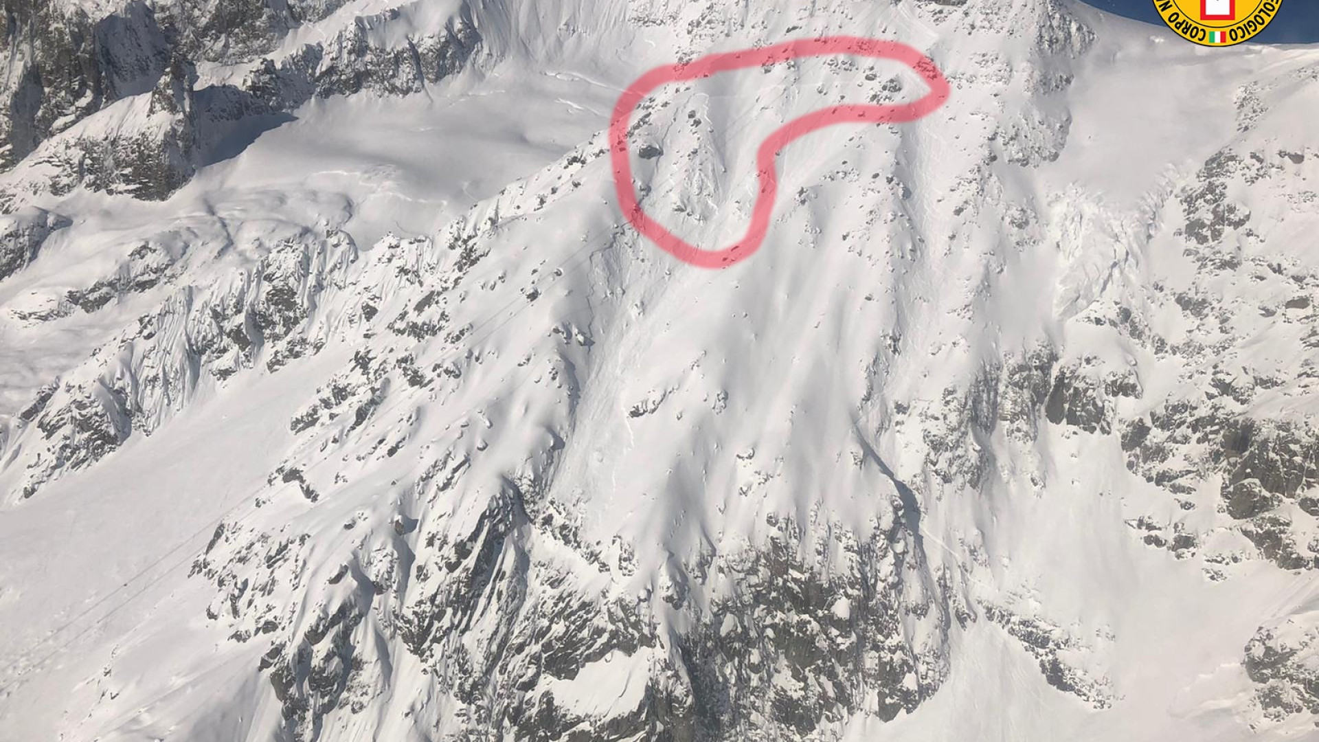 Immagine di Valanga sul Monte Bianco, due sciatori morti (video)