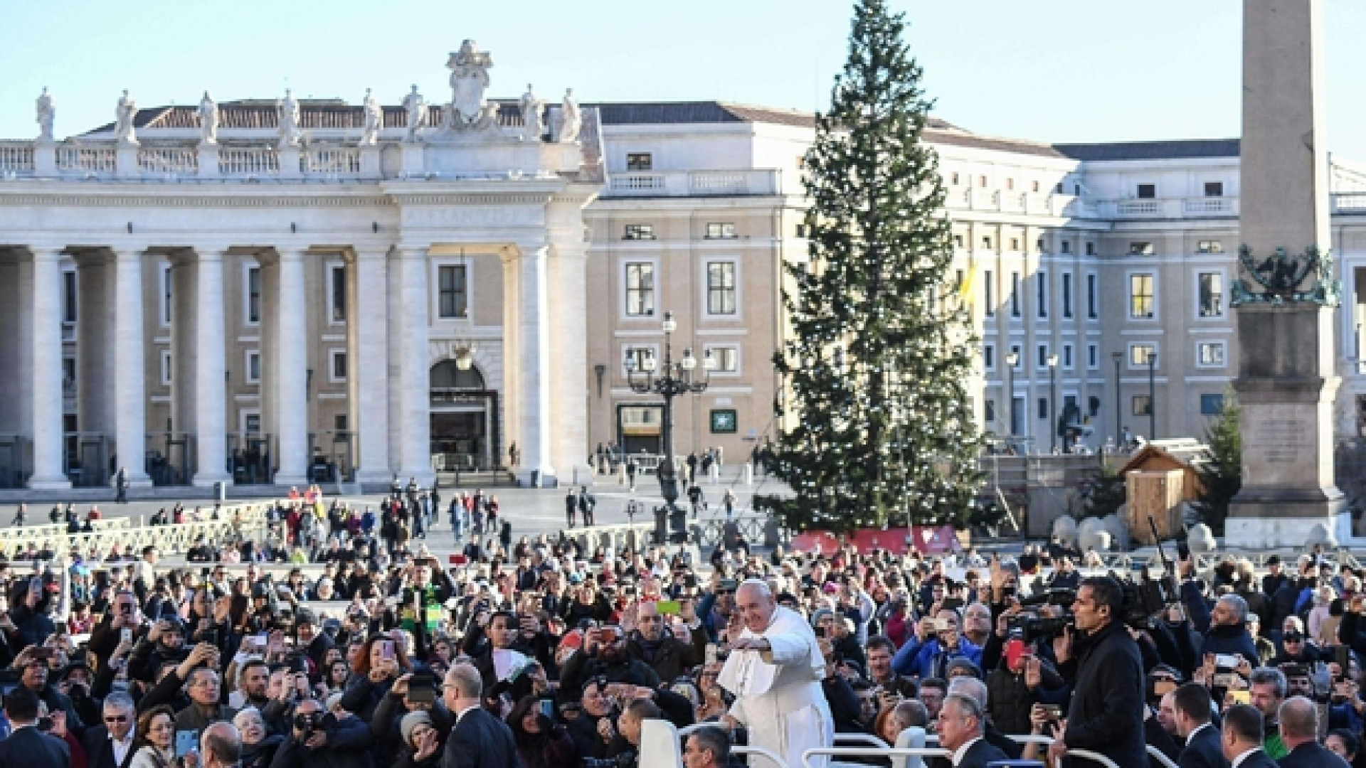 Immagine di Il Papa contro maghi e cartomanti: non cristiano «indovinare» il futuro
