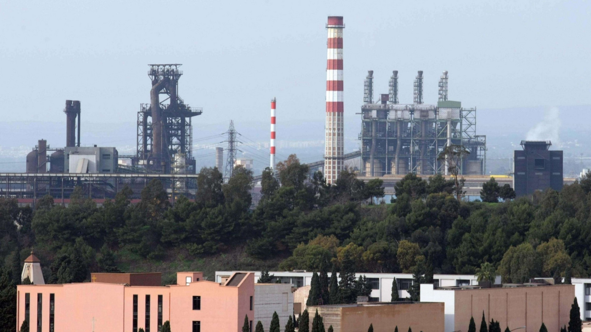 Immagine di «Ex Ilva, gli esuberi saranno 4.700». I sindacati: sciopero