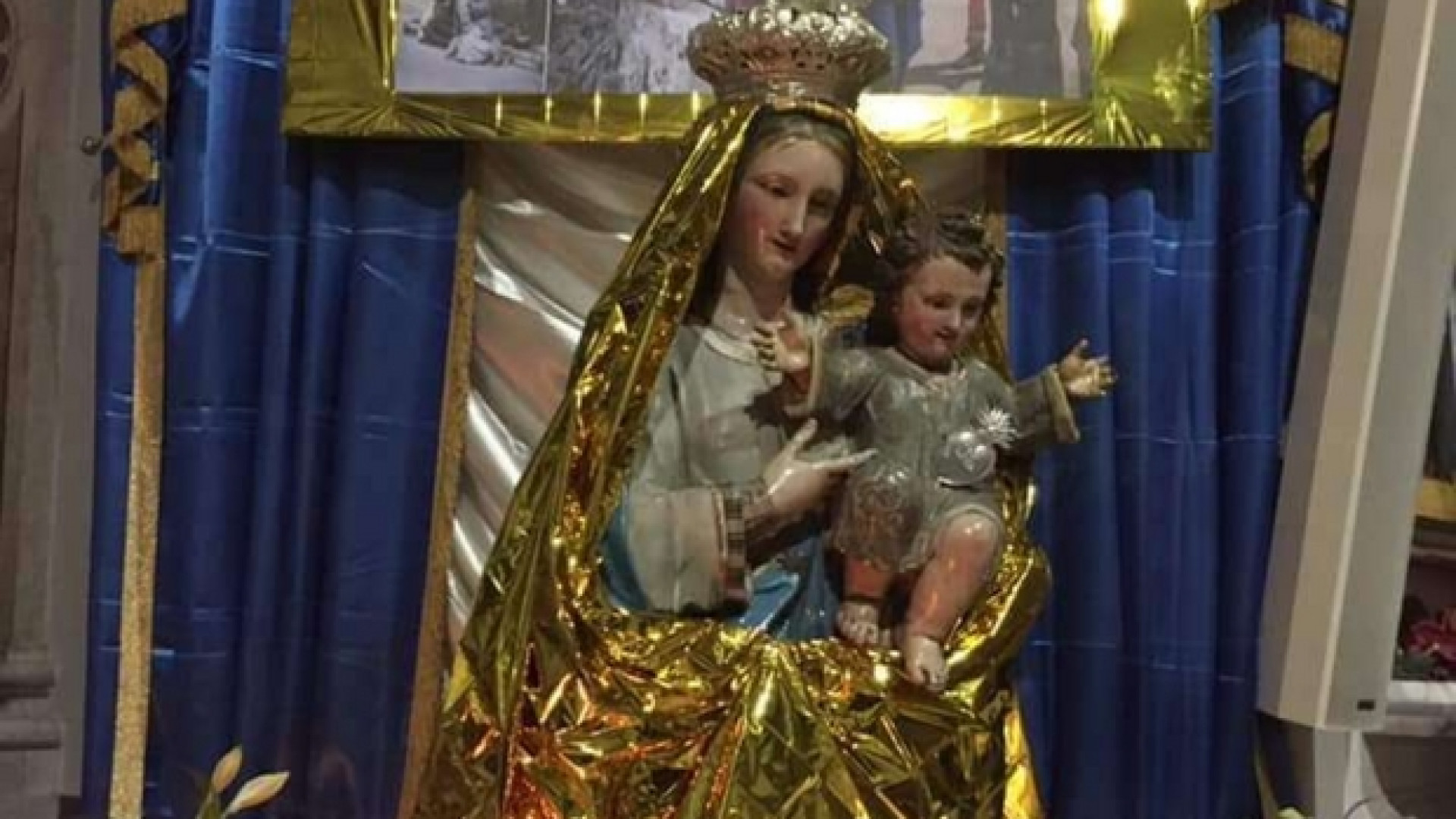 Immagine di Una coperta gialla per l'Immacolata, come una mamma migrante