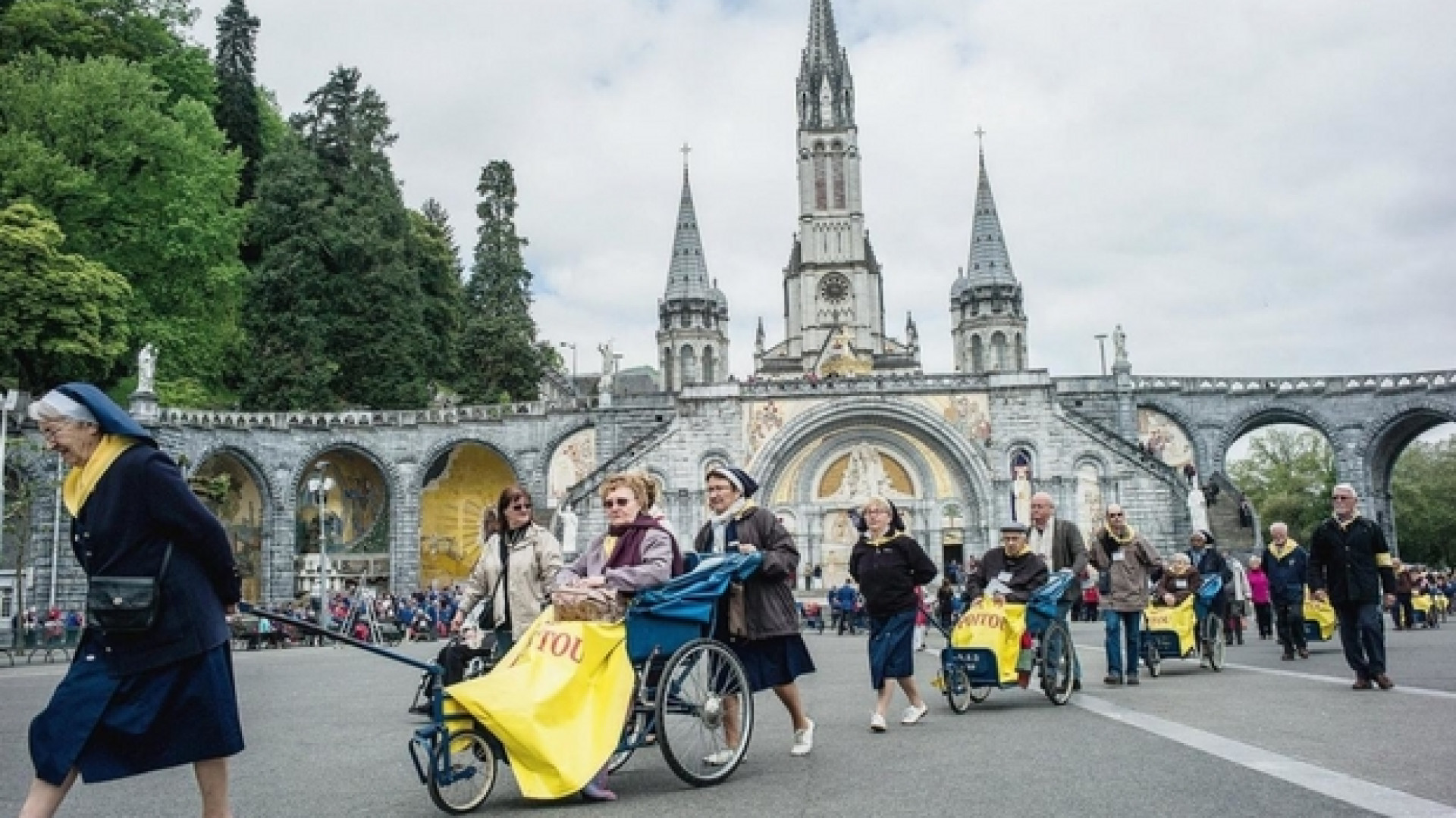 Immagine di Il nuovo rettore: «Lourdes un dono per il mondo»