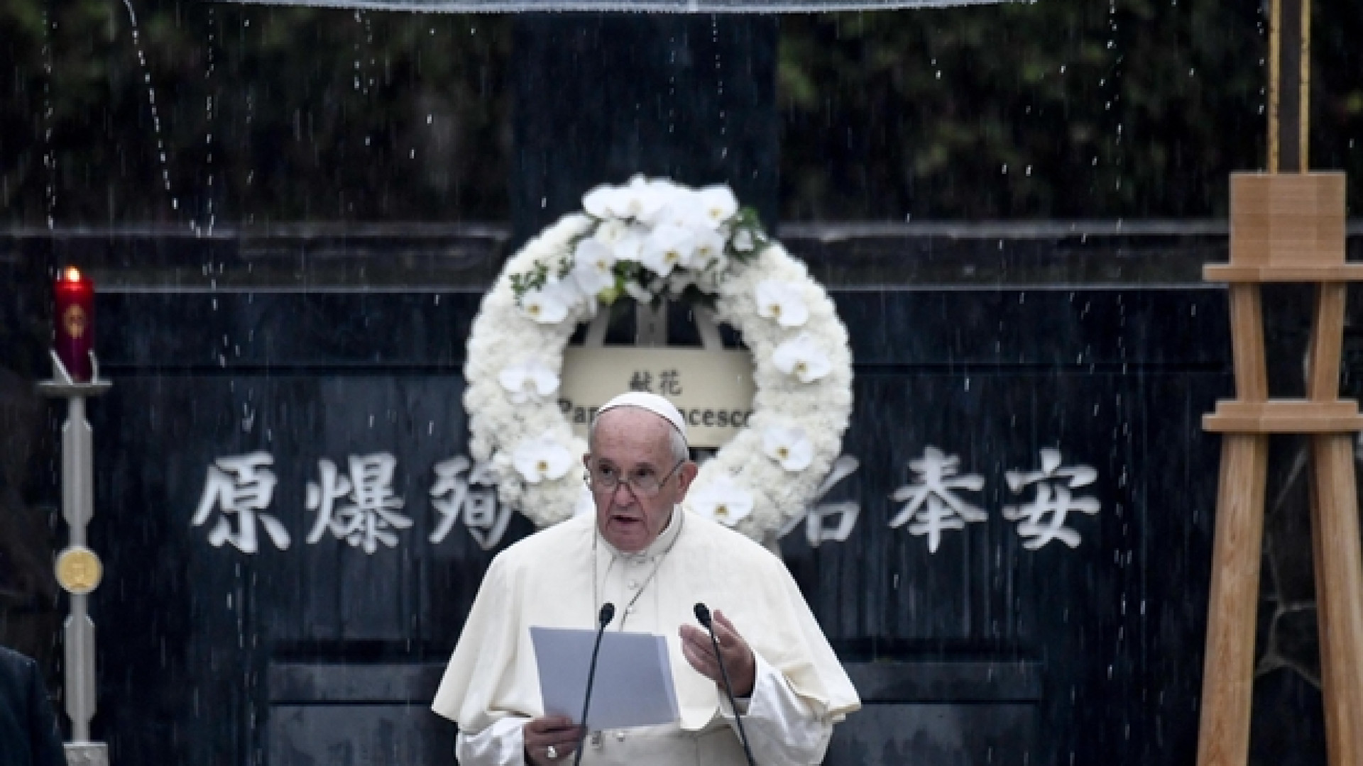 Immagine di Papa Francesco: ogni guerra è fratricidio, no a cultura della minaccia